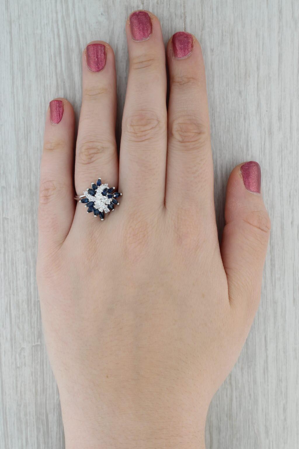 1.77ctw Zafiro Azul Diamante Racimo Anillo de Cóctel Oro Blanco 18k Talla 7.5 en venta 4