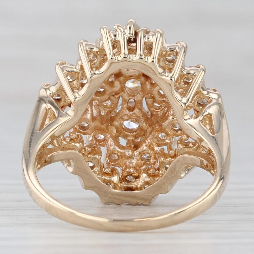 Taglio rotondo Anello a grappolo con diamanti da 1,77 ct. in oro giallo 14k misura 8 Cocktail in vendita