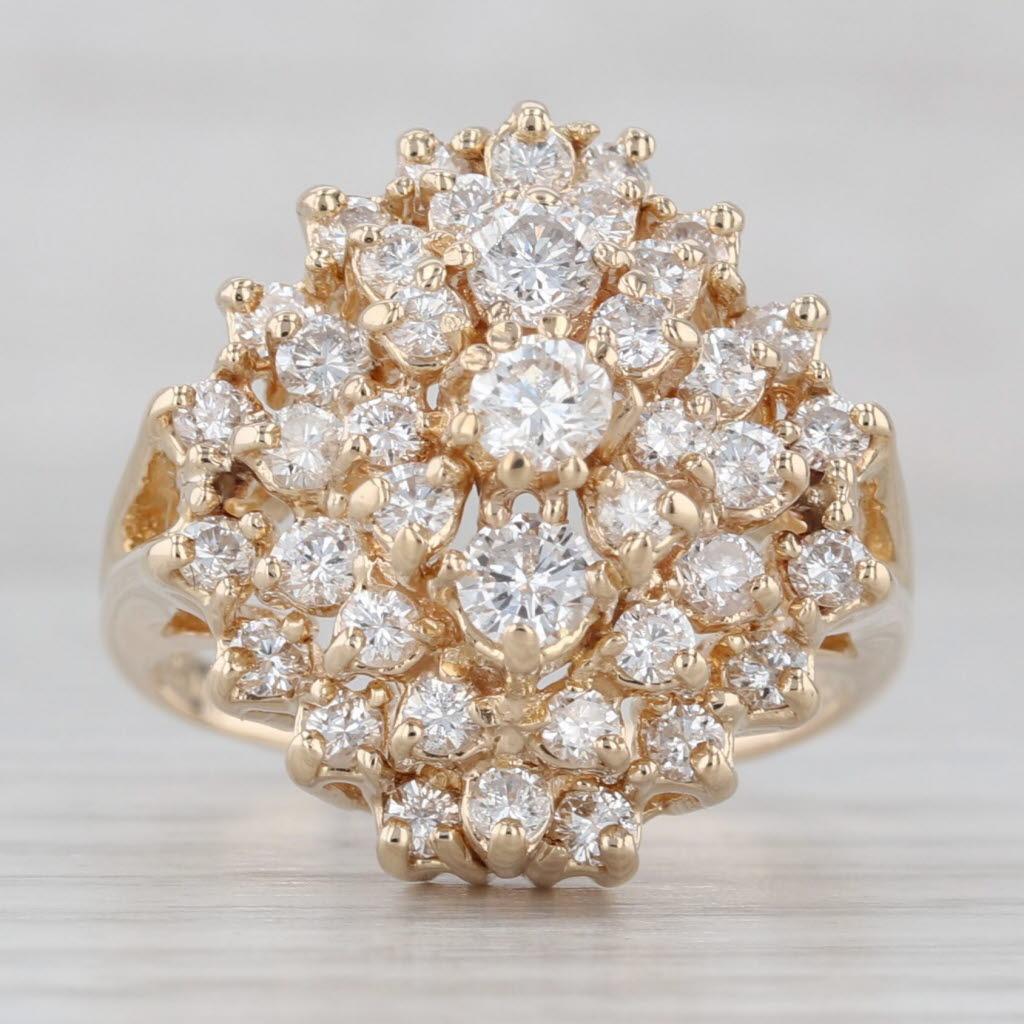 Anello a grappolo con diamanti da 1,77 ct. in oro giallo 14k misura 8 Cocktail In condizioni buone in vendita a McLeansville, NC