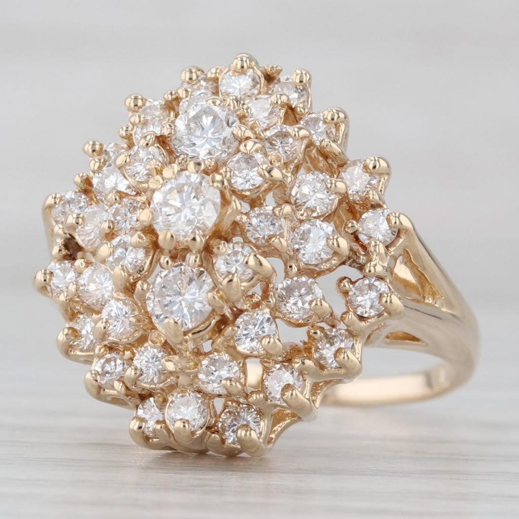 Anello a grappolo con diamanti da 1,77 ct. in oro giallo 14k misura 8 Cocktail in vendita 1