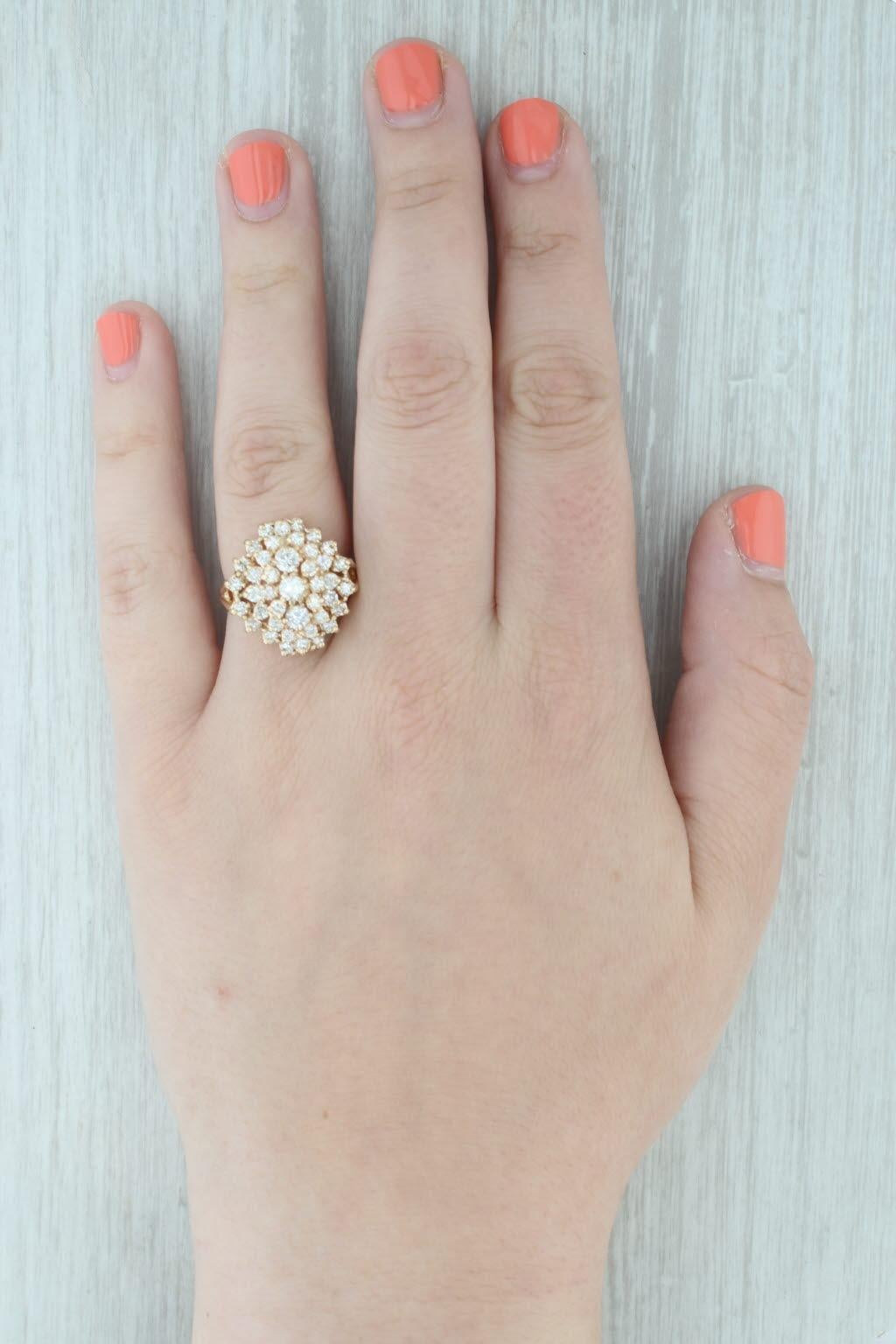 Anello a grappolo con diamanti da 1,77 ct. in oro giallo 14k misura 8 Cocktail in vendita 3