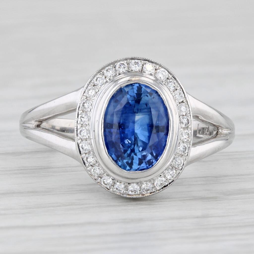 Anello con diamante e zaffiro blu ovale da 1,77 carati in oro bianco 18 carati, misura 6,25 In condizioni buone in vendita a McLeansville, NC