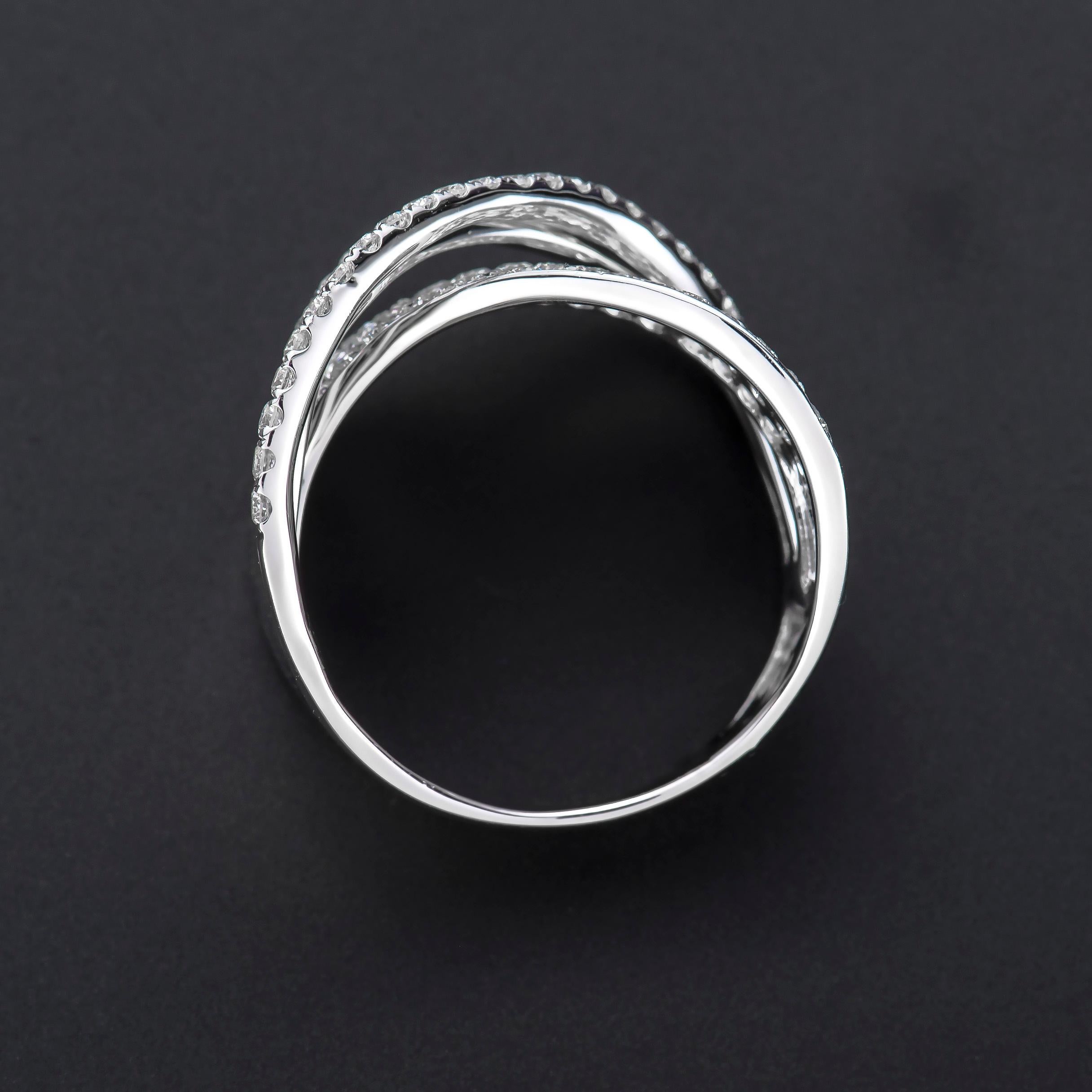 Women's or Men's 1.77ctw Round Brilliant Diamond Criss-Cross Design 18 Karat White Gold Ring For Sale