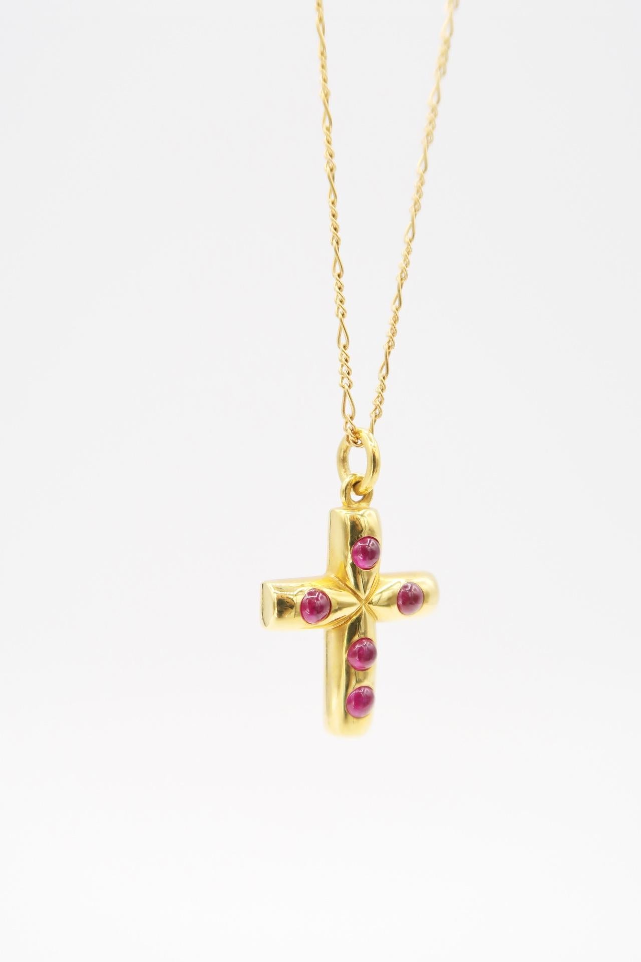 1.78 Carat Cabochon Ruby 18K Yellow Gold Cross Delicate Figaro Chain Necklace

Gold: 18K Yellow Gold, 6.413 g
Ruby: 1.78 ct

Chain length: 17 inches
Pendant dimensions: 17.5mm x 27mm