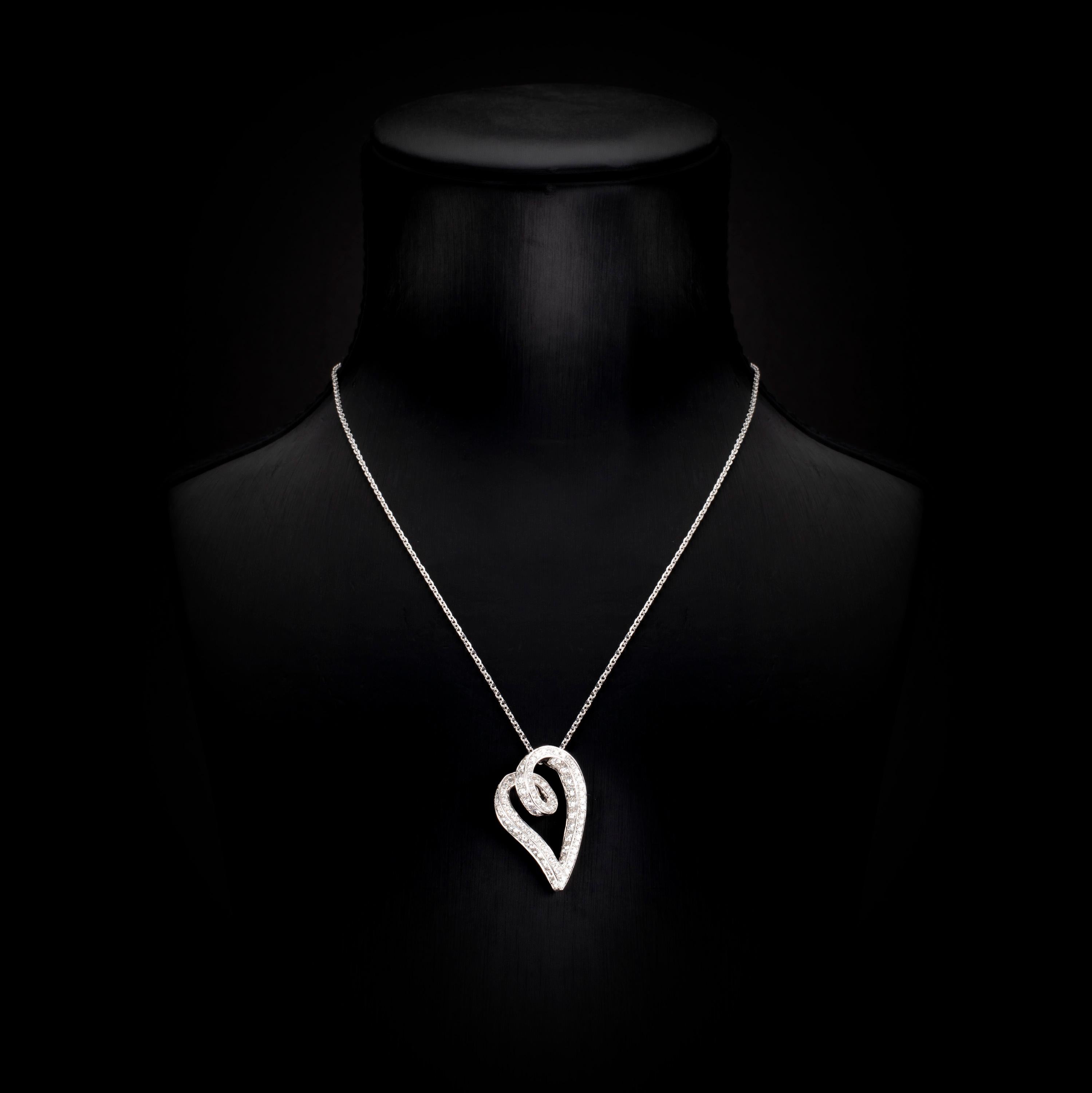 1,78 Karat Diamant 18 Karat Weißgold Offener Herz-Anhänger Halskette (Zeitgenössisch) im Angebot