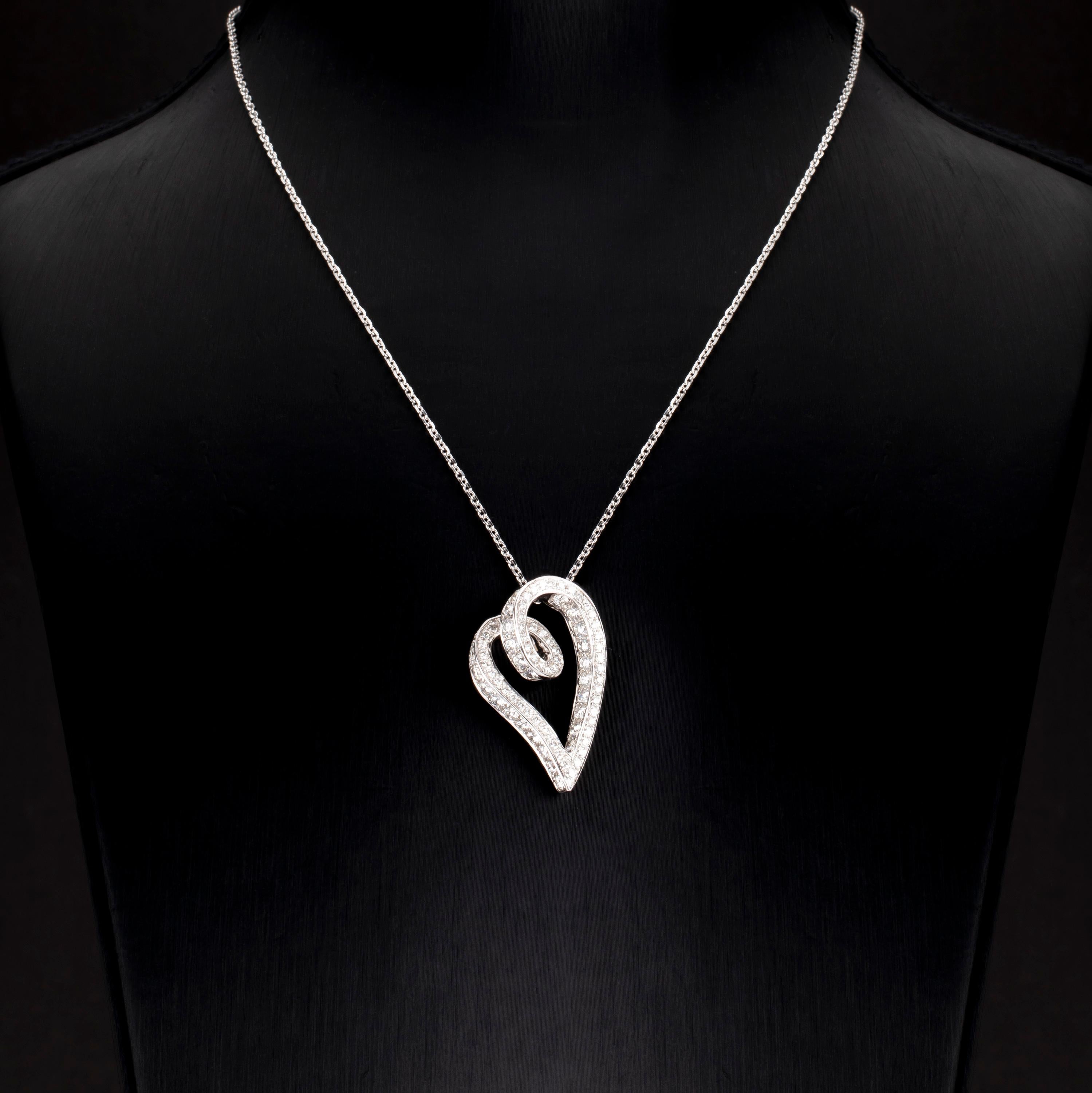 1,78 Karat Diamant 18 Karat Weißgold Offener Herz-Anhänger Halskette (Rundschliff) im Angebot