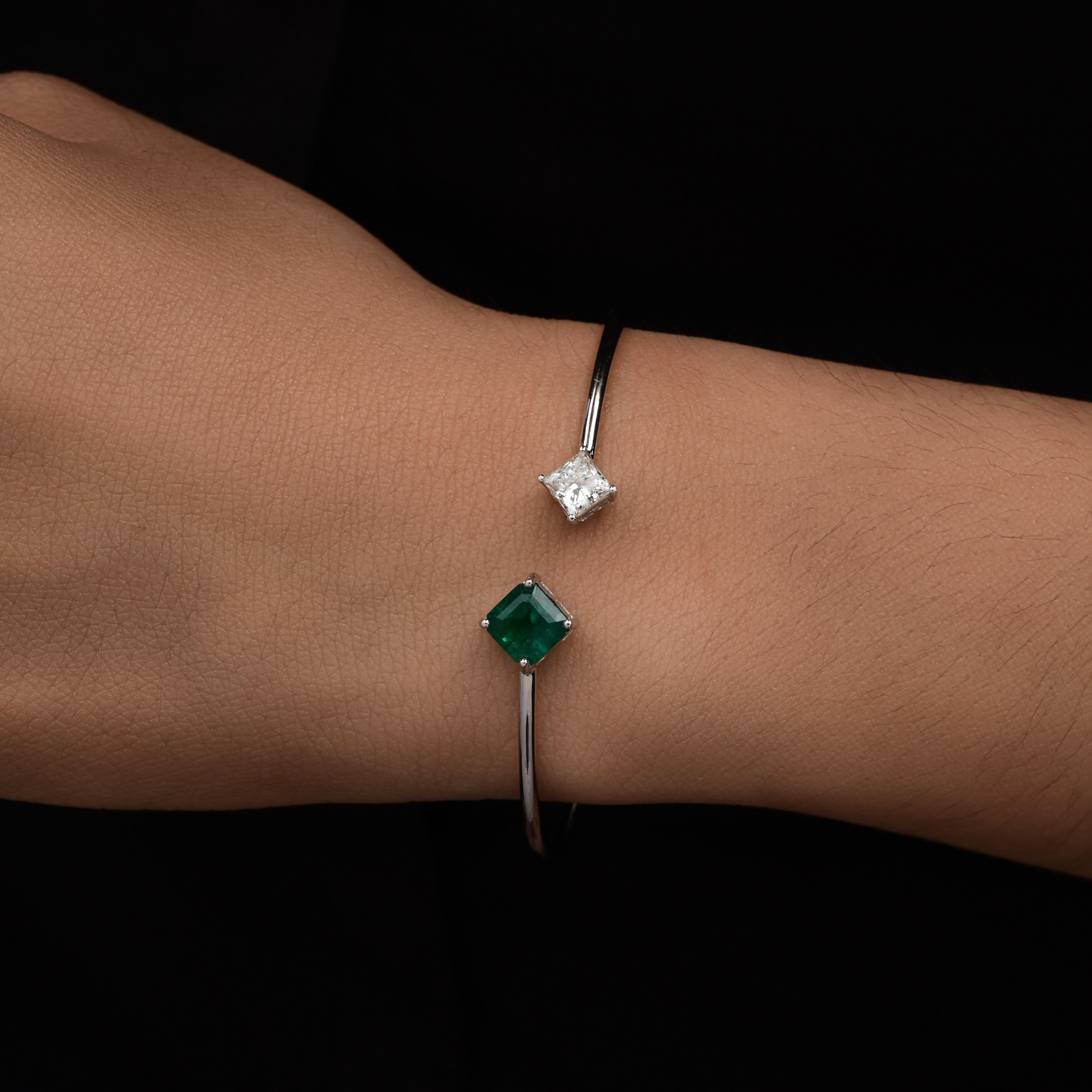 Women's 1.78 Carat Emerald 0.75 Ct SI/H Diamond Cuff Bangle Bracelet 14 Karat White Gold For Sale