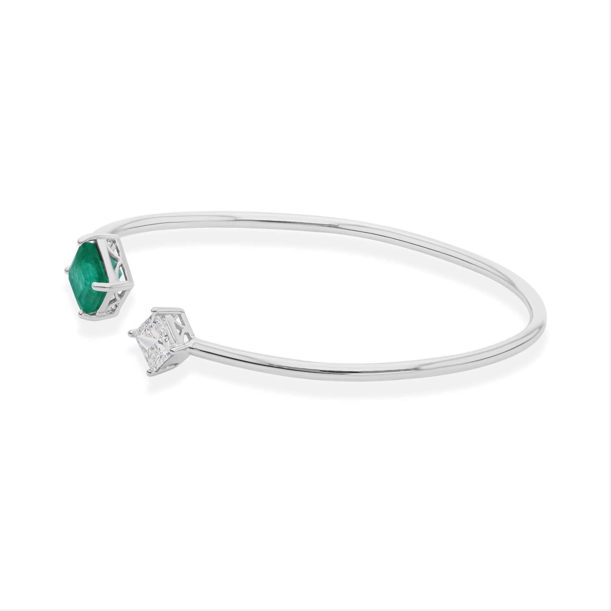 1,78 Karat Smaragd 0,75 Karat SI/H Diamant Manschettenknopf Armband 18 Karat Weißgold im Zustand „Neu“ im Angebot in Diera, Dubai