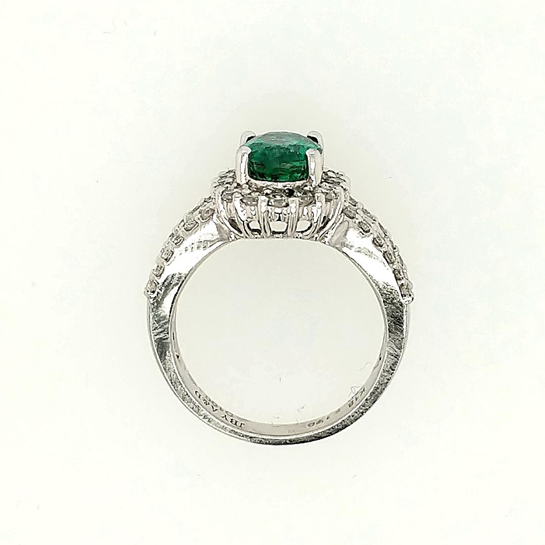 1.78 Carat Emerald and Diamond Cocktail Ring In New Condition For Sale In Greenville, DE