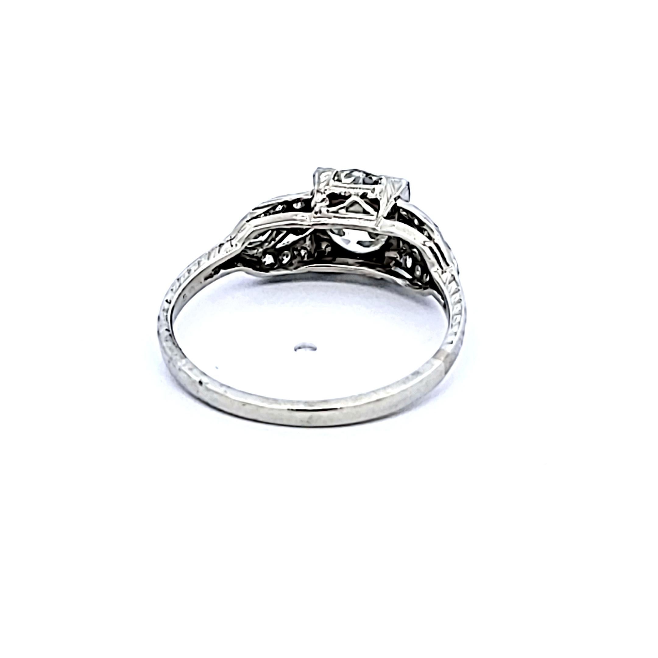 Taille vieille Europe Bague Art déco en platine de 1,78 carat de diamants de taille européenne ancienne et de forme marquis en vente