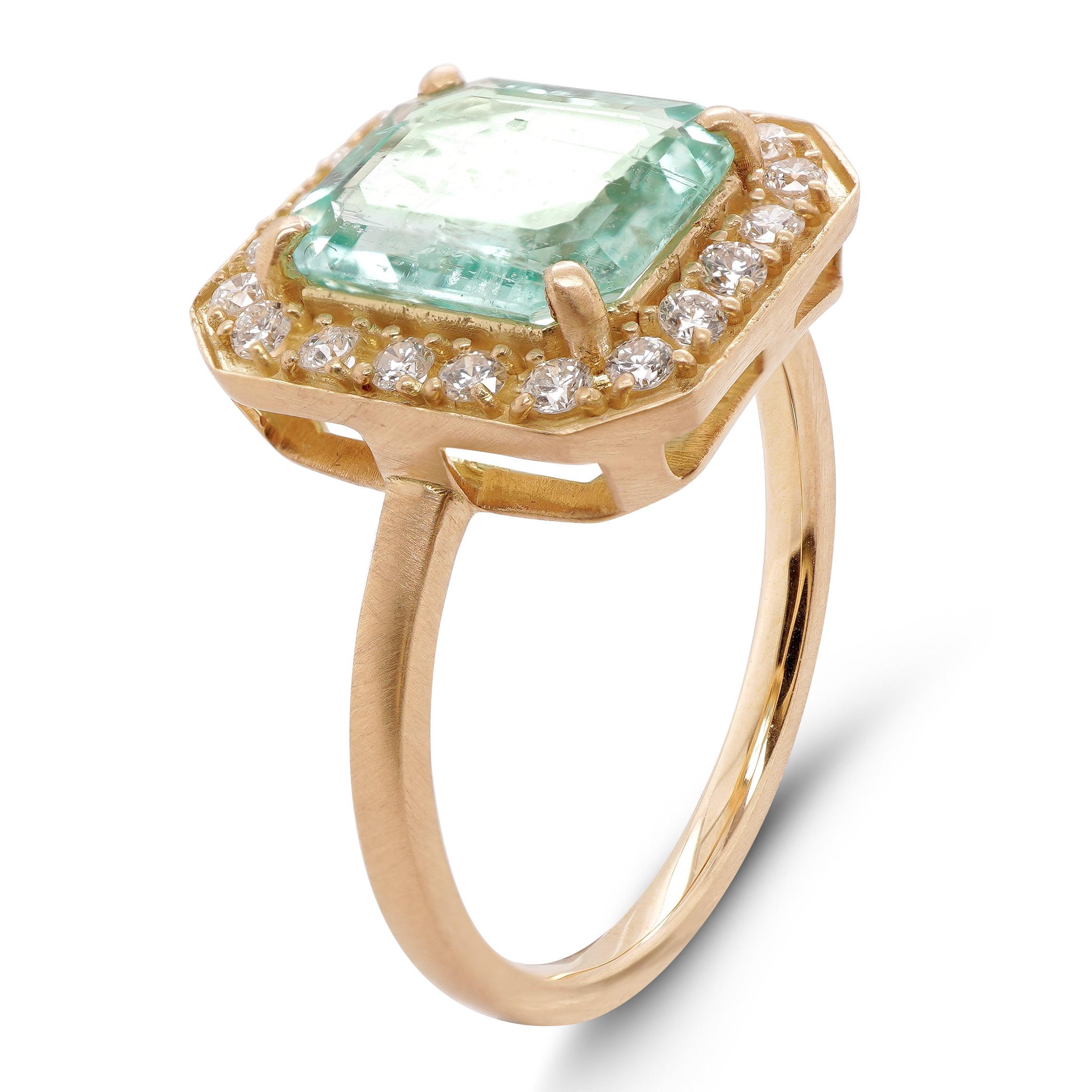 Art Nouveau 1.78 Carat pastel Color Colombian Emerald Diamond Solitaire Wedding Ring 18K For Sale