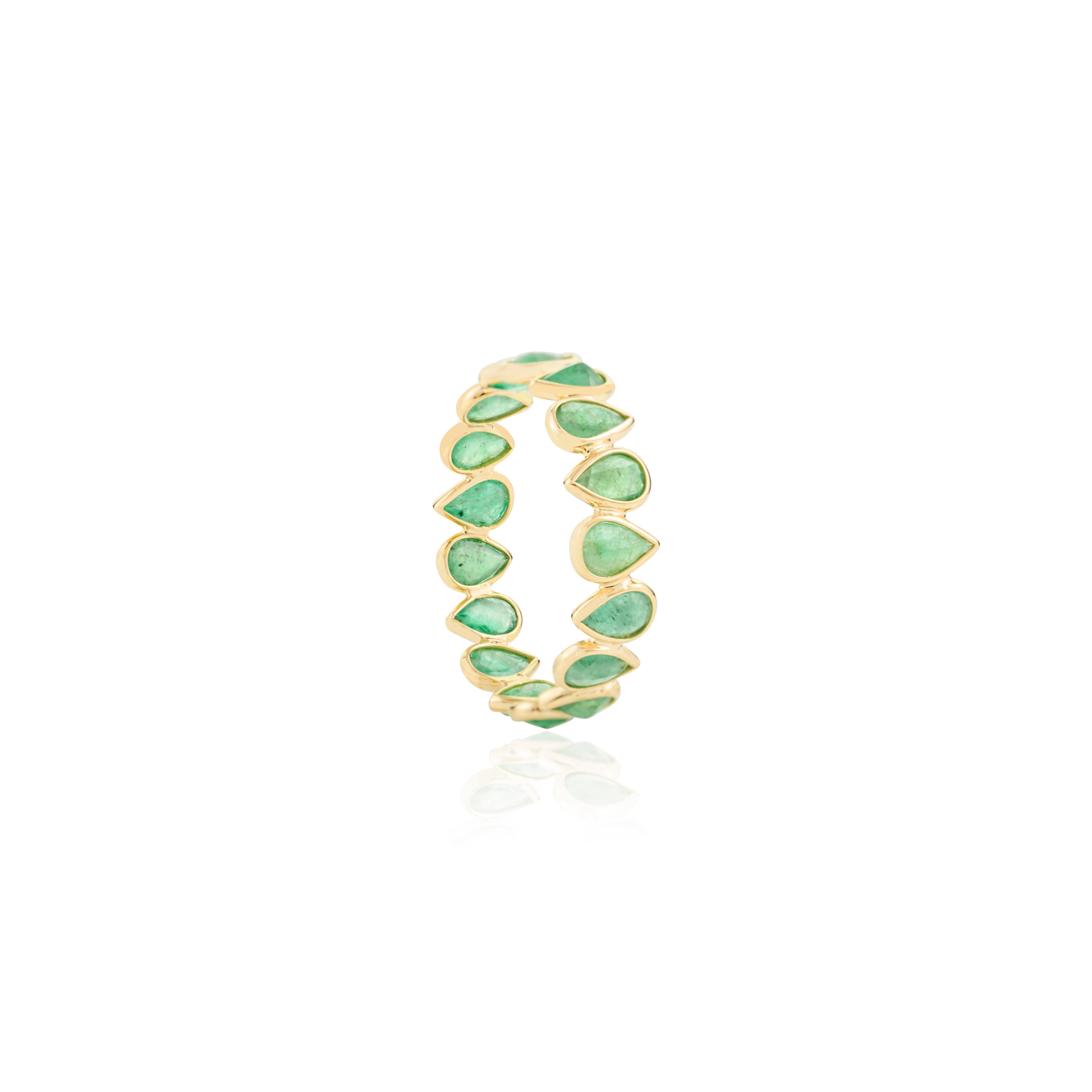 For Sale:  1.78 Carat Pear Cut Natural Emerald 18k Yellow Gold Full Eternity Band Ring 3