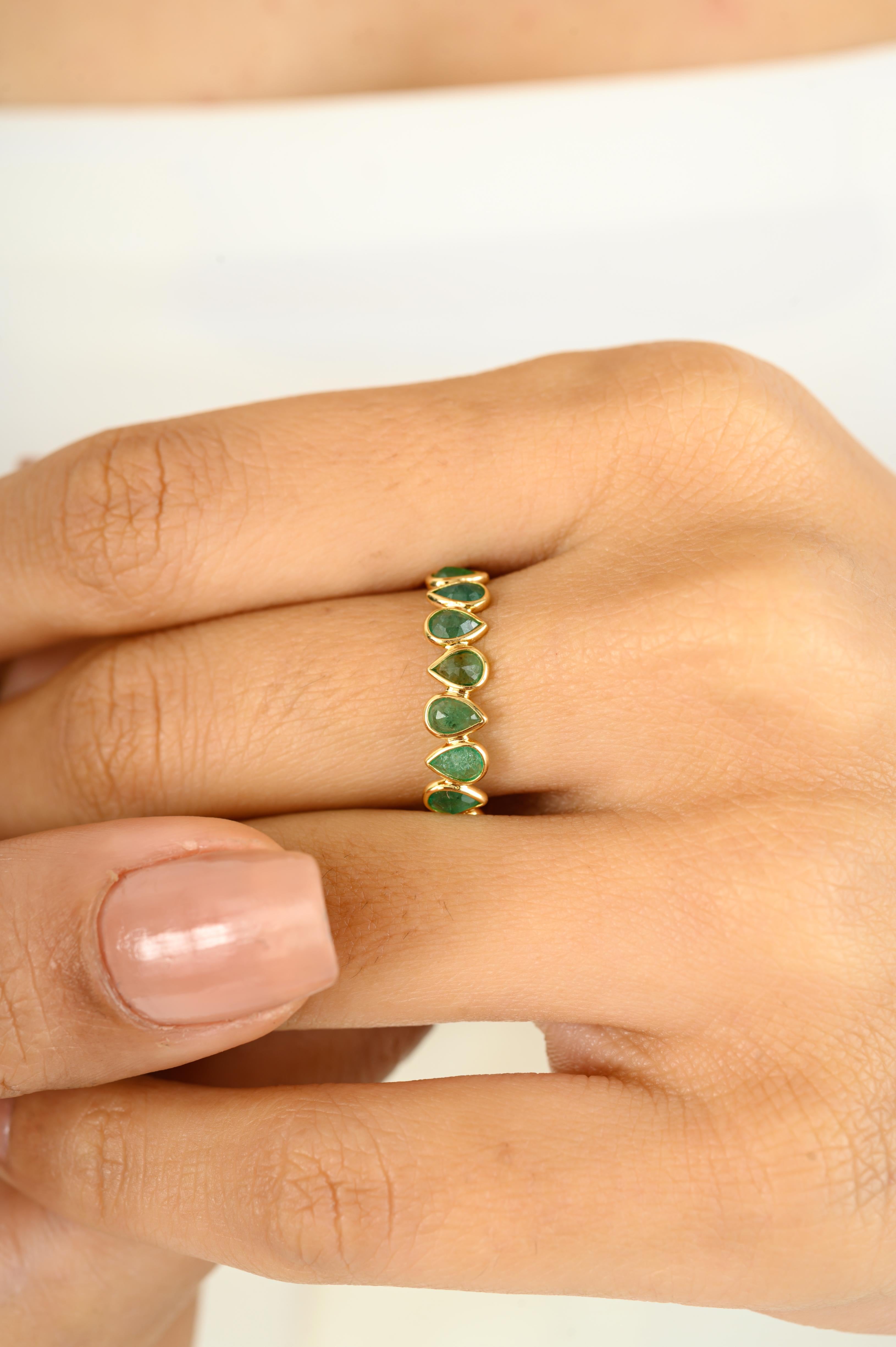 For Sale:  1.78 Carat Pear Cut Natural Emerald 18k Yellow Gold Full Eternity Band Ring 4