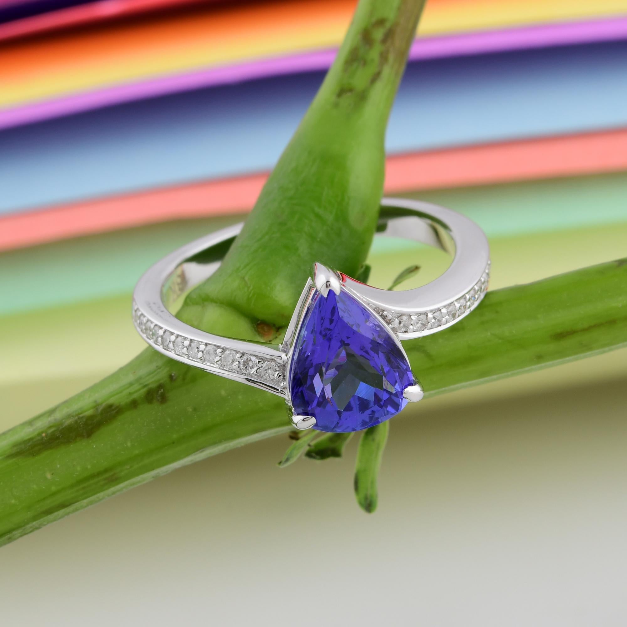 1.78 Carat Pear Shape Tanzanite Ring 0.10 Ct Pave Diamond 18 Karat White Gold For Sale 1