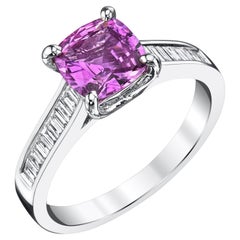 1,78 Karat Pink Saphir und Pink Diamond Baguette Verlobungsring aus 18k Weißgold