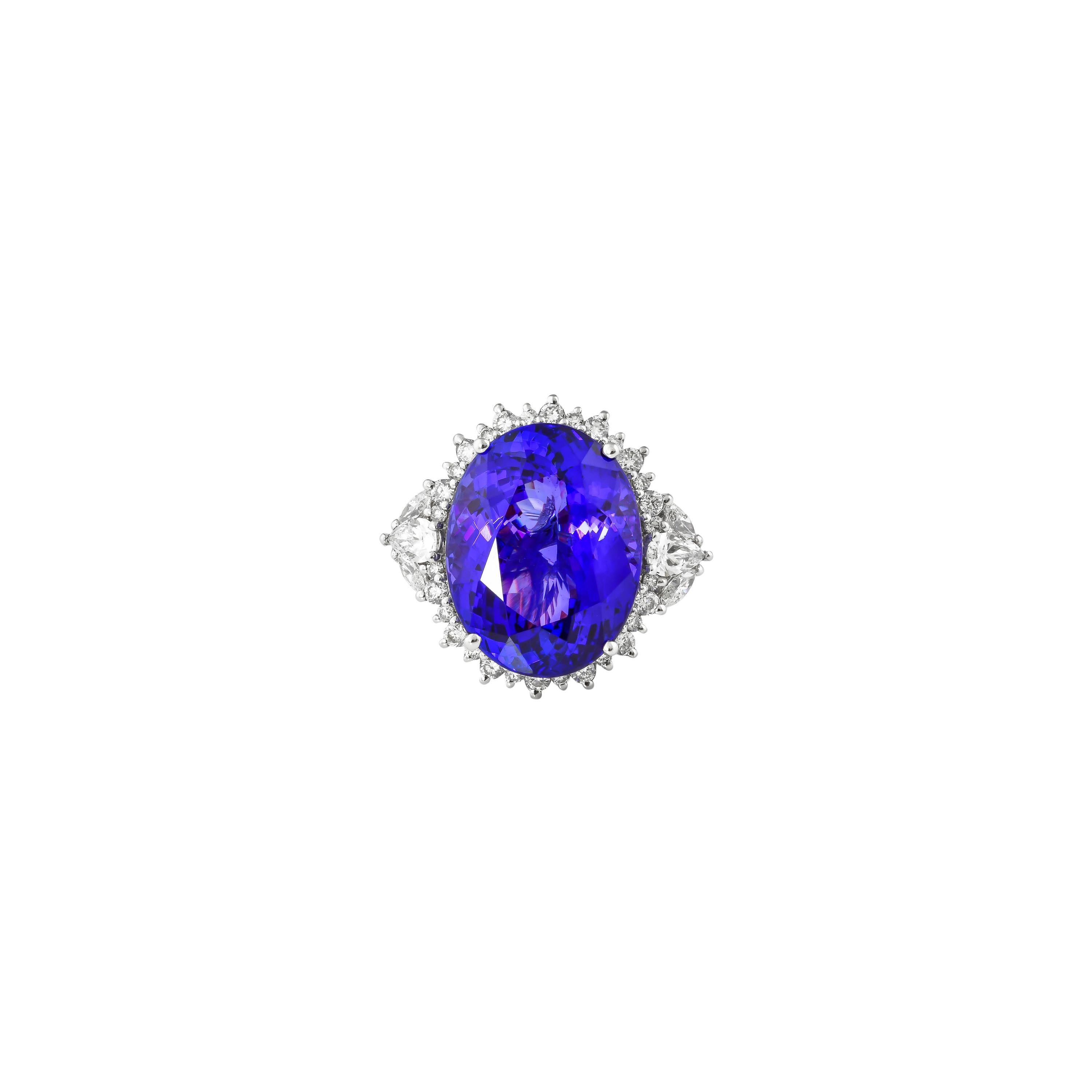 17.8 Carat Tanzanite and White Diamond Ring in 18 Karat White Gold In New Condition For Sale In Hong Kong, HK