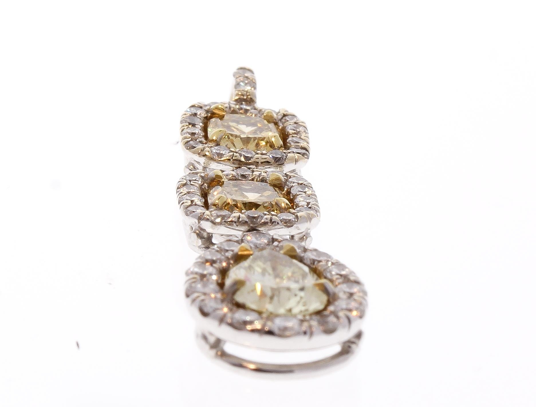 Contemporain Diamant jaune fantaisie en or blanc de 1,78 carat au total, de taille coussin et en forme de poire en vente