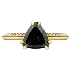 Bague en or jaune avec 1,78 carat de diamants Trillion sel et poivre