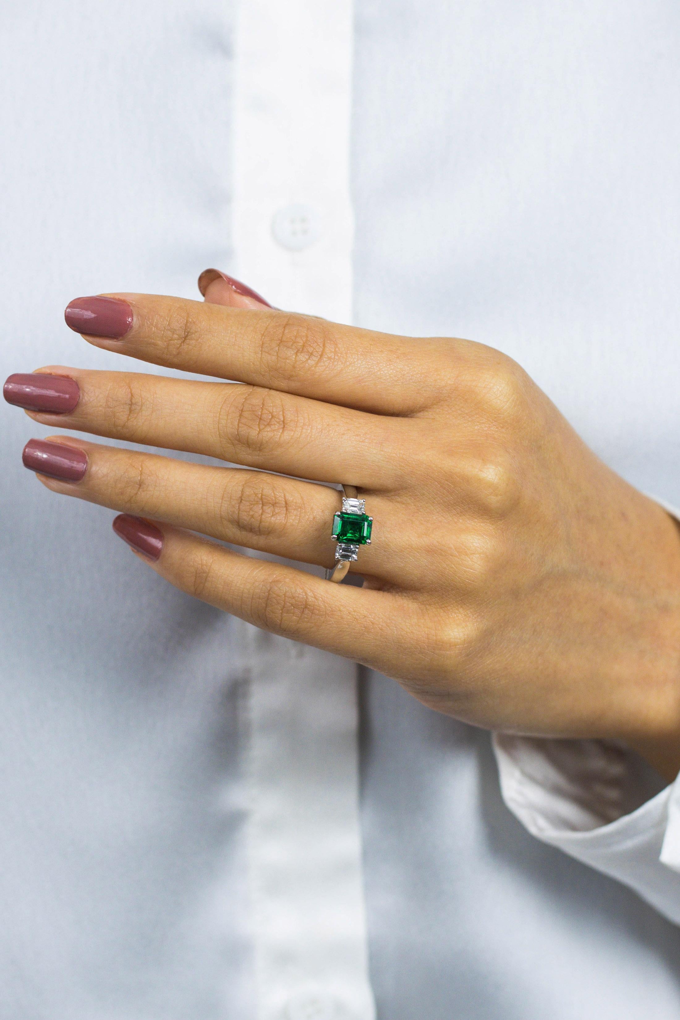 Women's 1.78 Carats Emerald Cut Green Emerald & Diamond Three Stone Engagement Ring For Sale