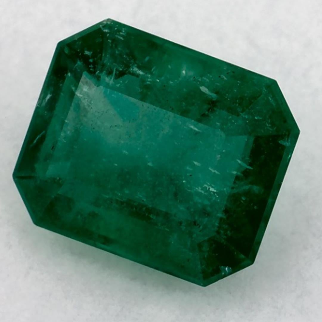 Con un vibrante tono verde, la piedra de nacimiento de mayo es un símbolo del renovado crecimiento primaveral. 

Explora la vibrante colección de esmeraldas, rubíes y zafiros de nuestra tienda, disponibles como gemas sueltas y combinadas con nuestra