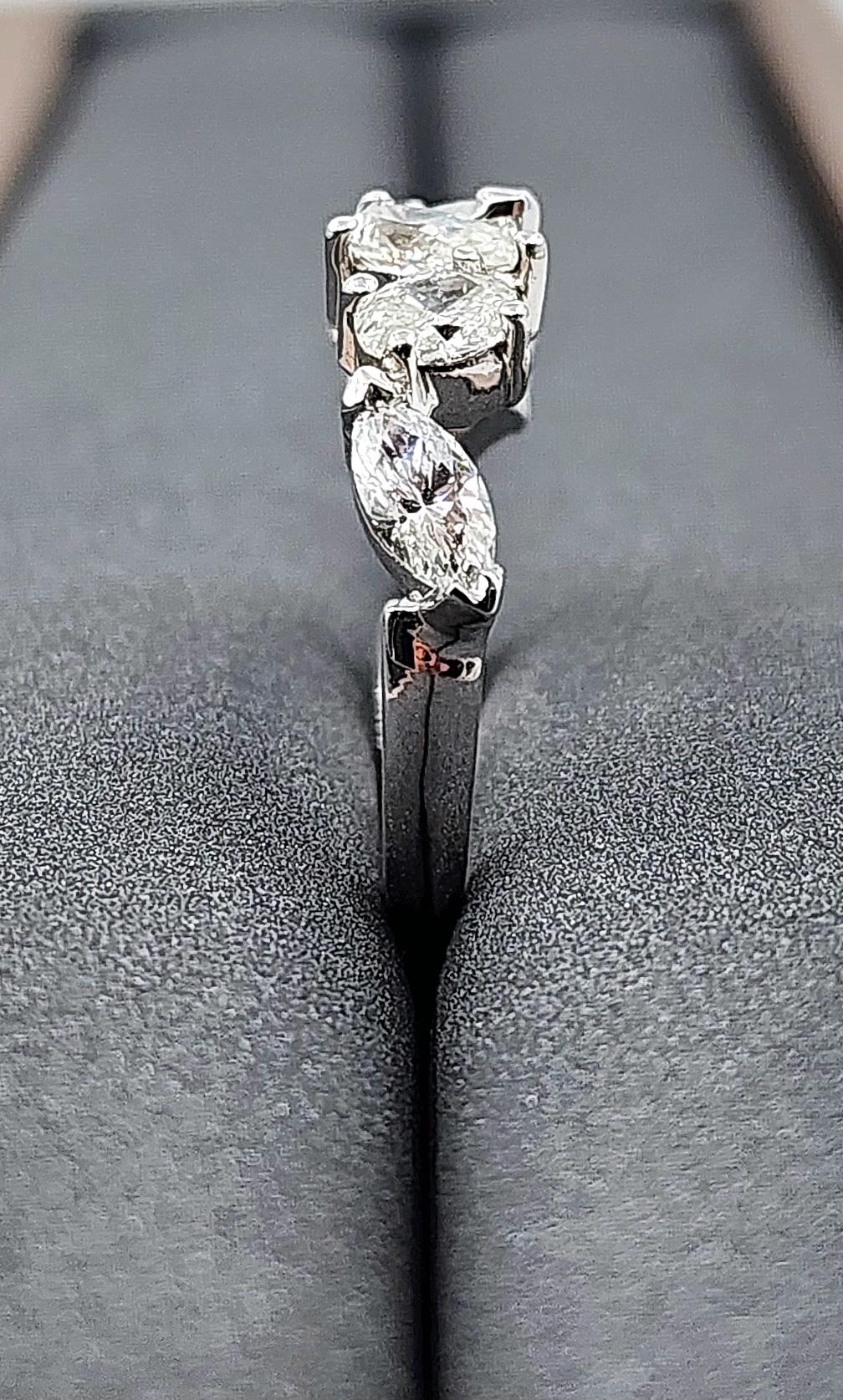 Women's or Men's 1.78 ct Mixed Shape Diamond Band For Sale
