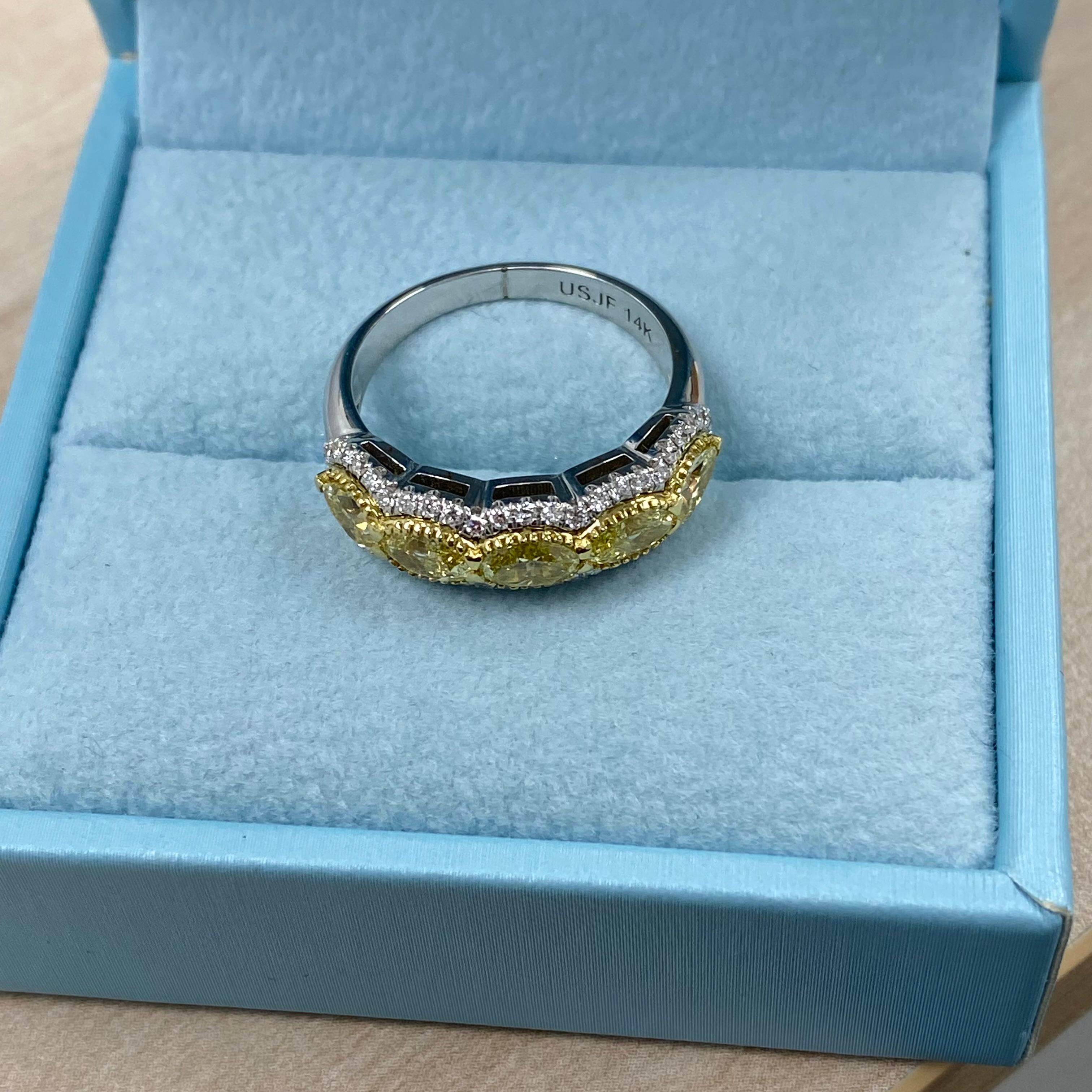 1.78 Karat Oval & Birnenförmiger Fancy Gelber Diamant Ehering 14K Weißgold Jahrestag-Ring (Moderne) im Angebot