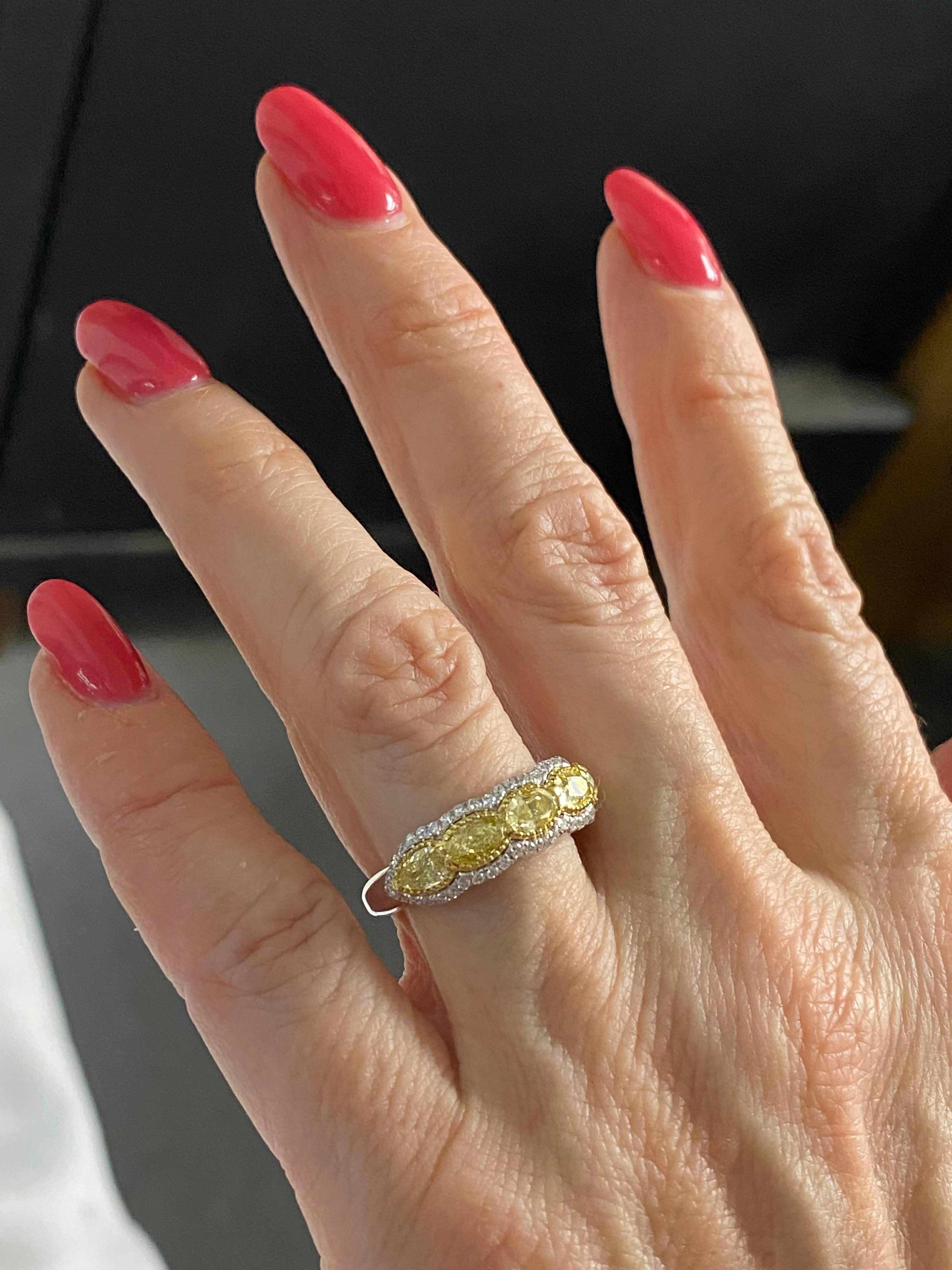 1.78 Karat Oval & Birnenförmiger Fancy Gelber Diamant Ehering 14K Weißgold Jahrestag-Ring im Angebot 1