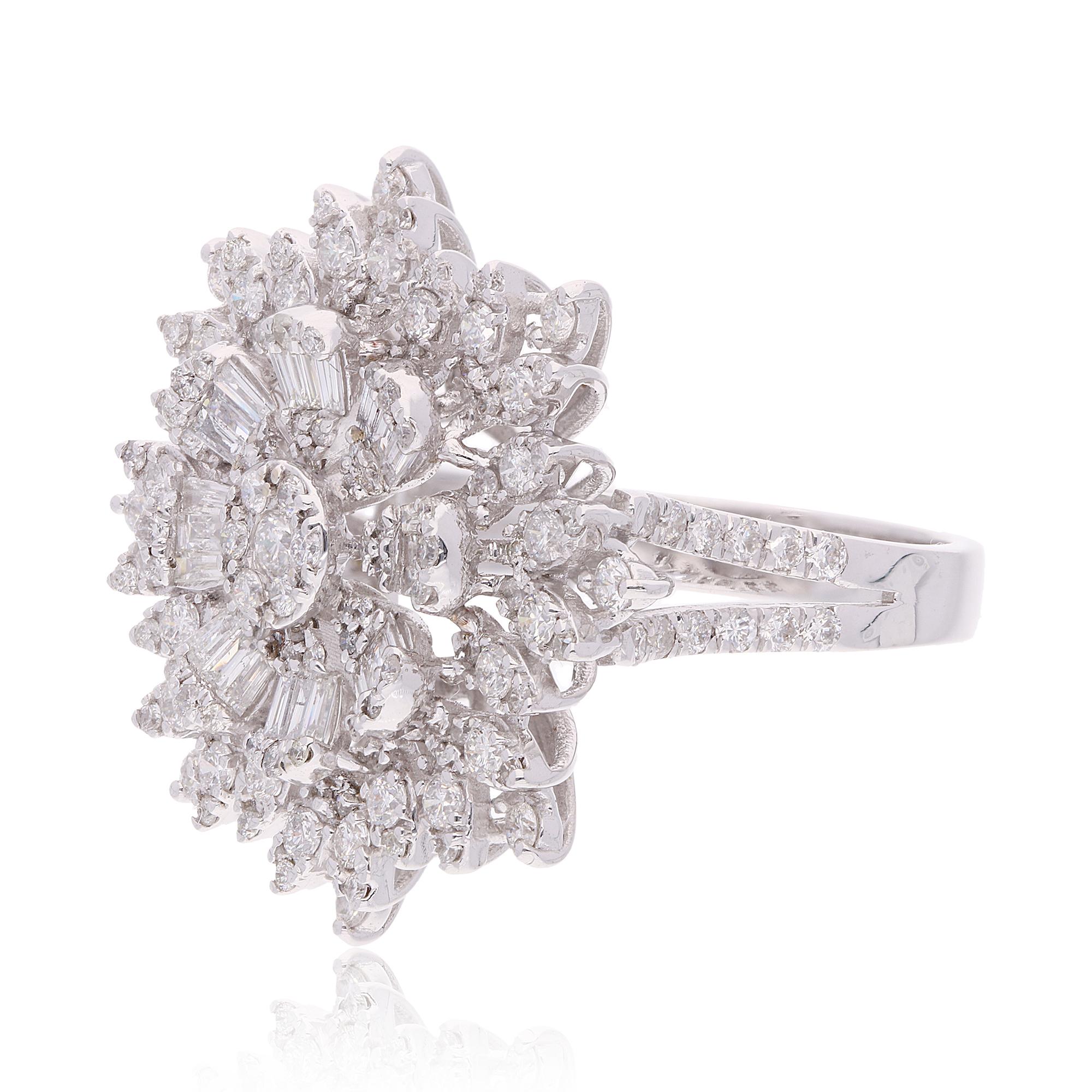 Moderno 1,78 carati SI/HI Baguette Diamond Flower Cocktail Ring Gioielli in oro bianco 18 carati in vendita