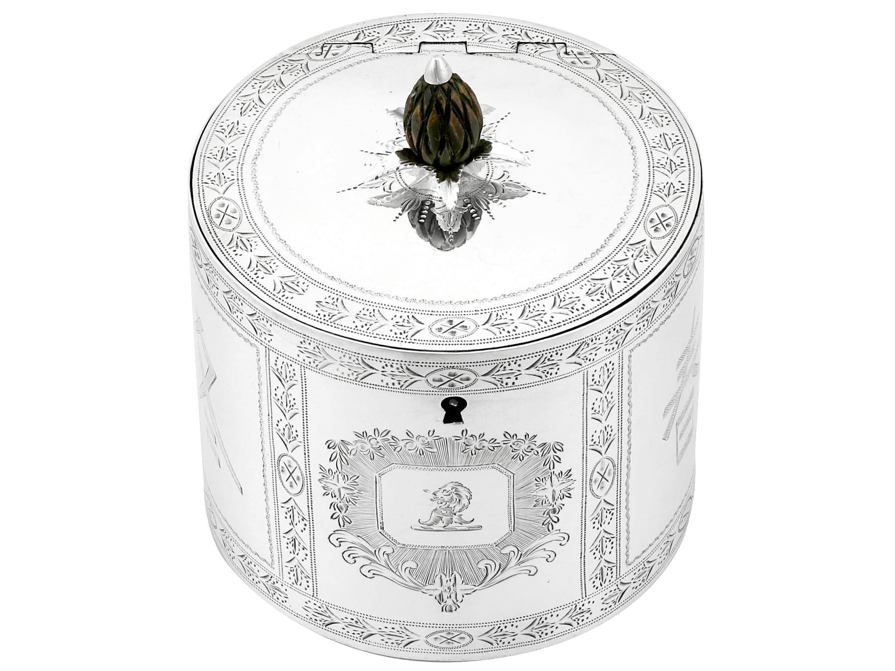 Britannique Ancienne boîte à thé géorgienne en argent sterling à verrouillage de 1780 en vente