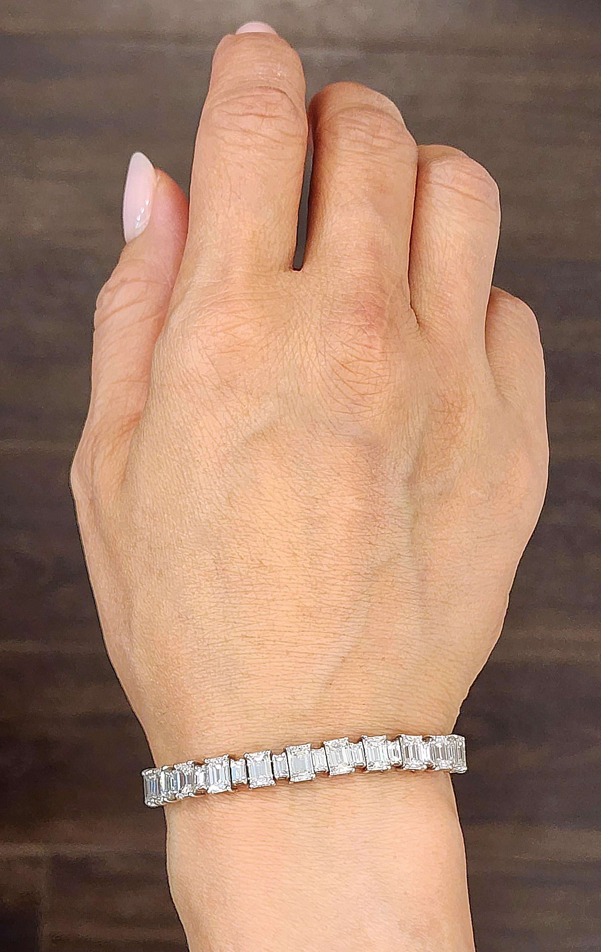 Taglio misto Bracciale con taglio smeraldo e baguette da 17.80 carati in vendita