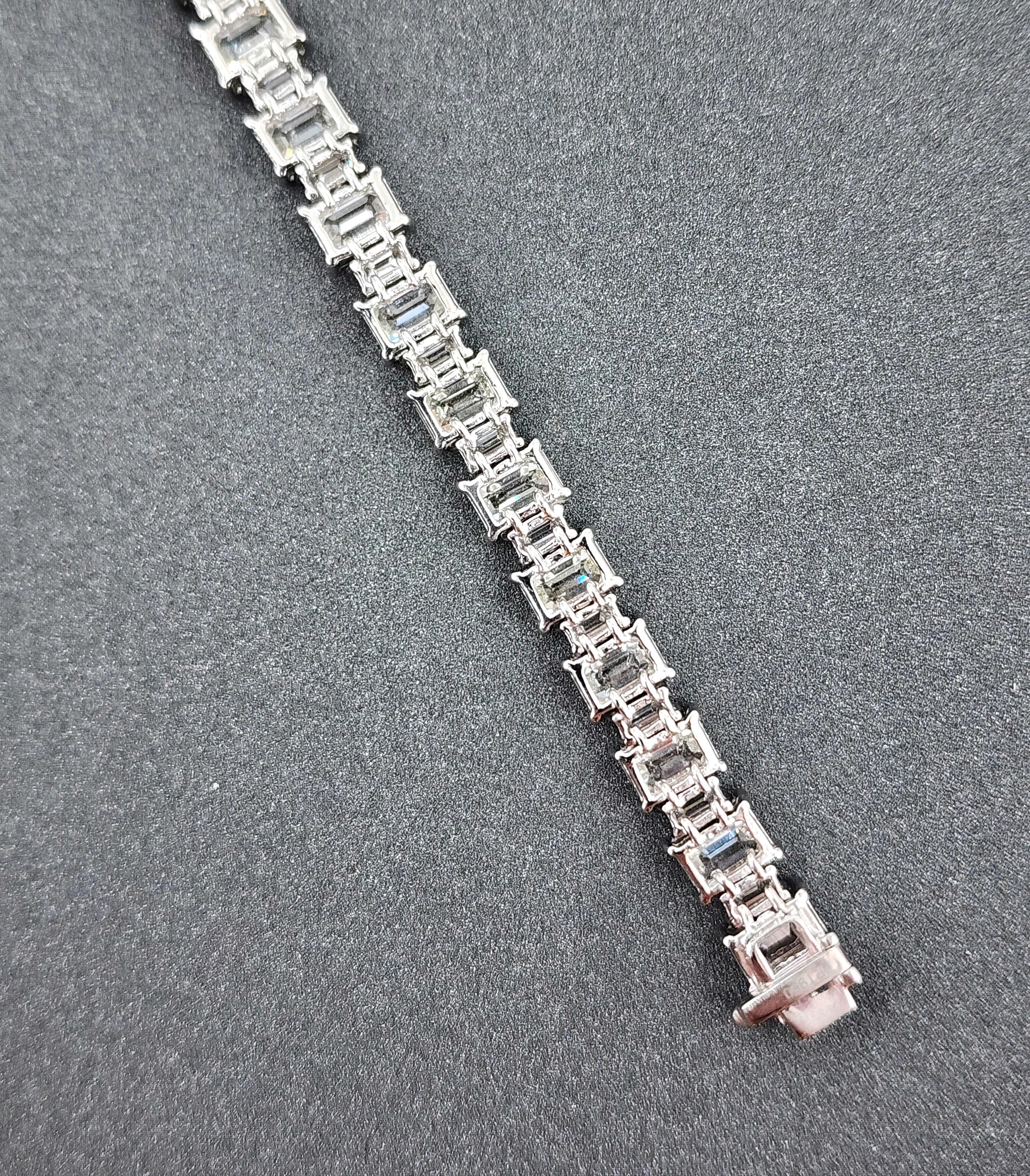 Bracciale con taglio smeraldo e baguette da 17.80 carati in vendita 1