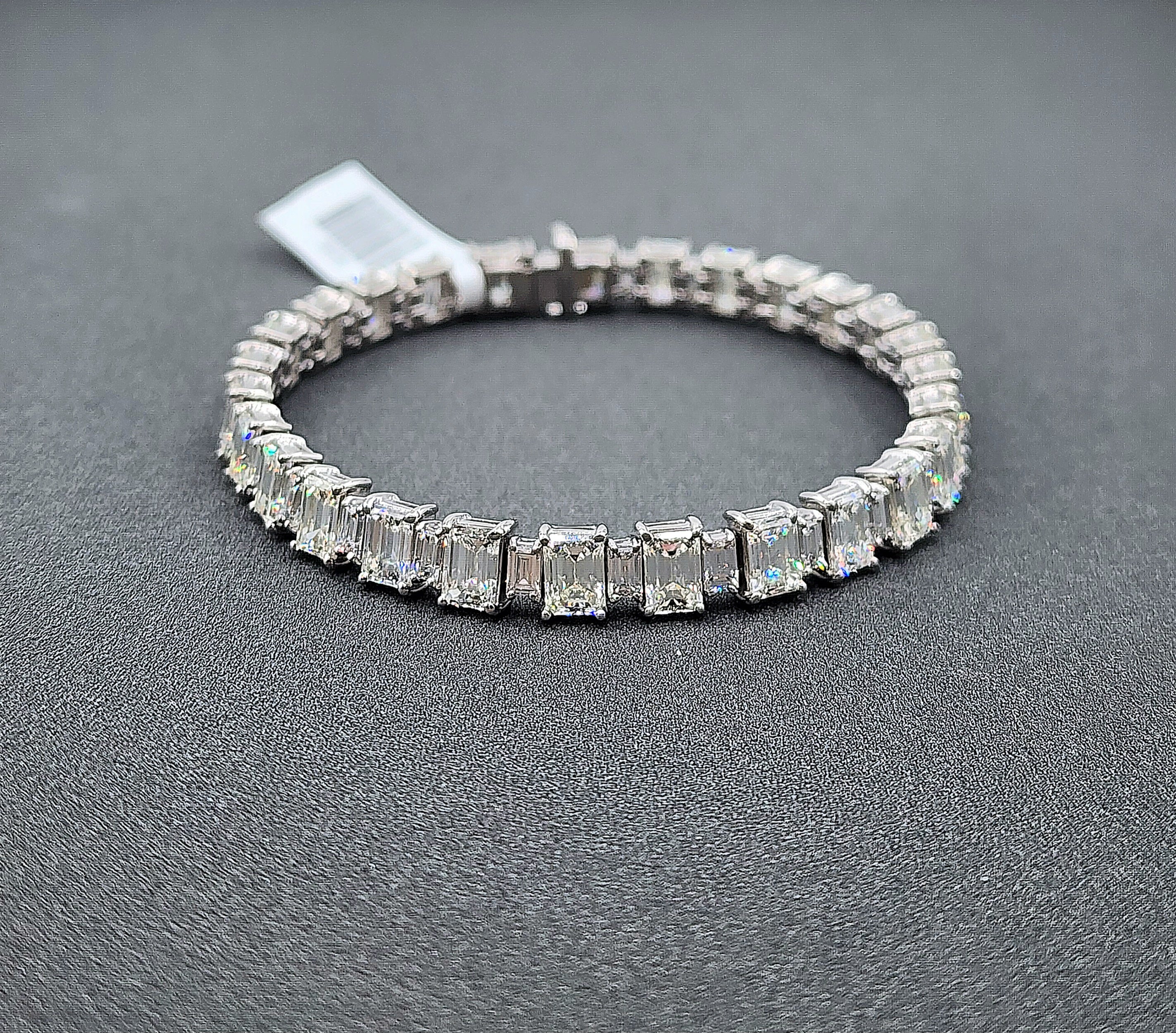 17.80 Karat Smaragdschliff
Baguette-Armband