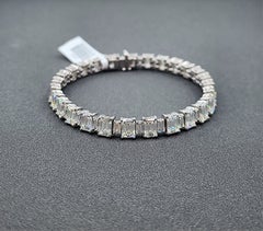 17.80 Karat Smaragdschliff 
Baguette-Armband