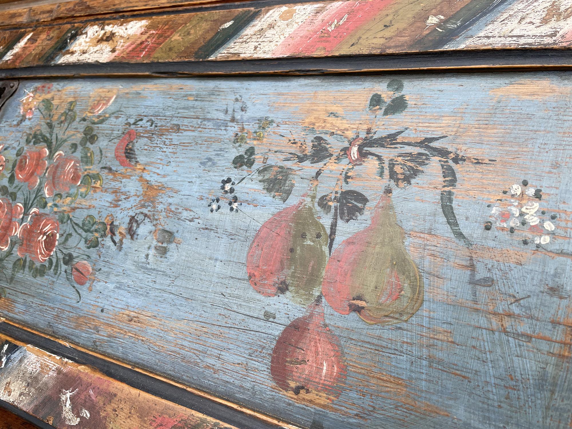 1780 Italian Shaped and Floral Painted Secretaire In Good Condition In Albignasego, IT