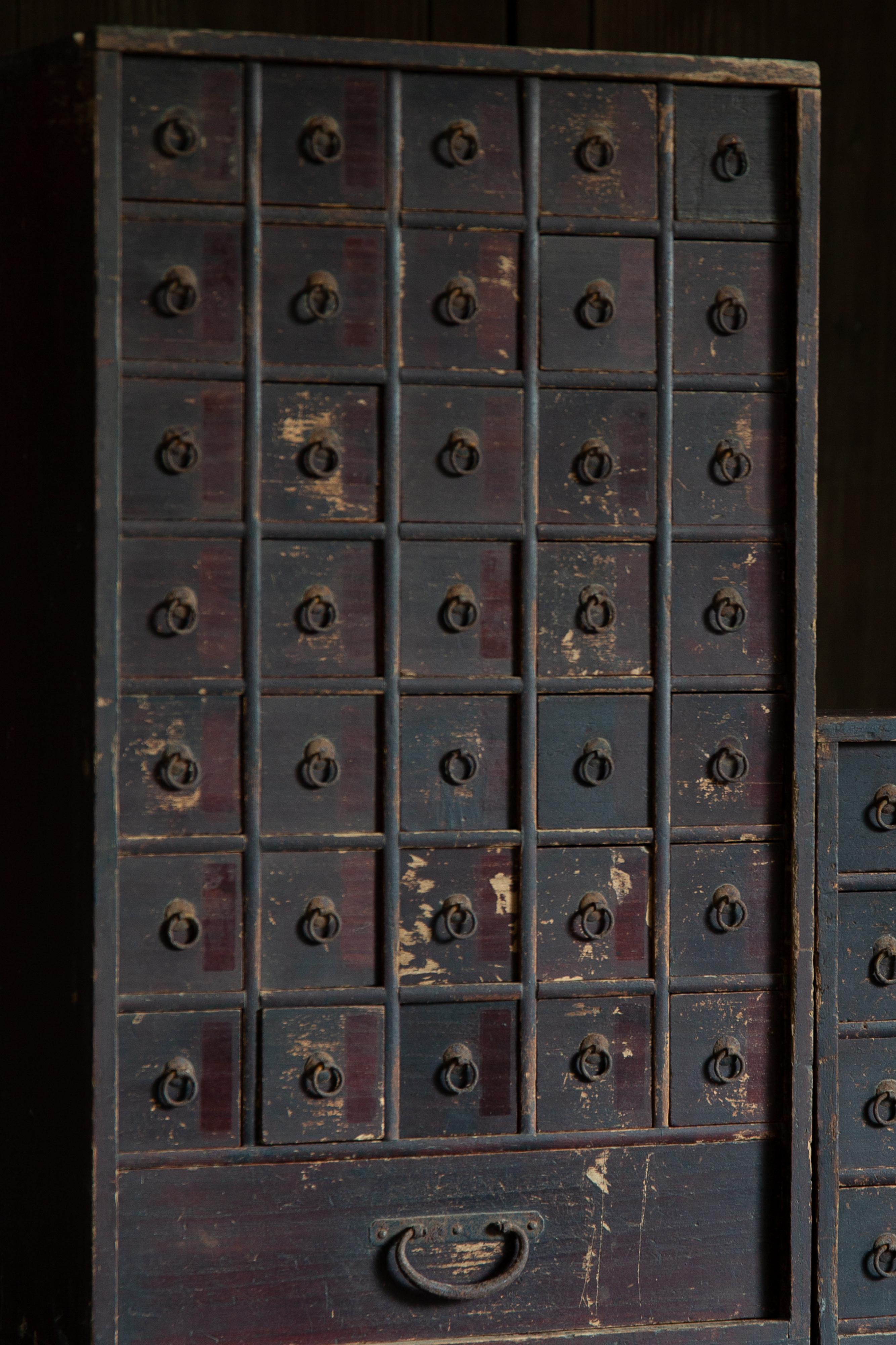 1780s-1850s Edo Japanese antique medicine chest of drawers 2pc cabinet wabi sabi For Sale 11