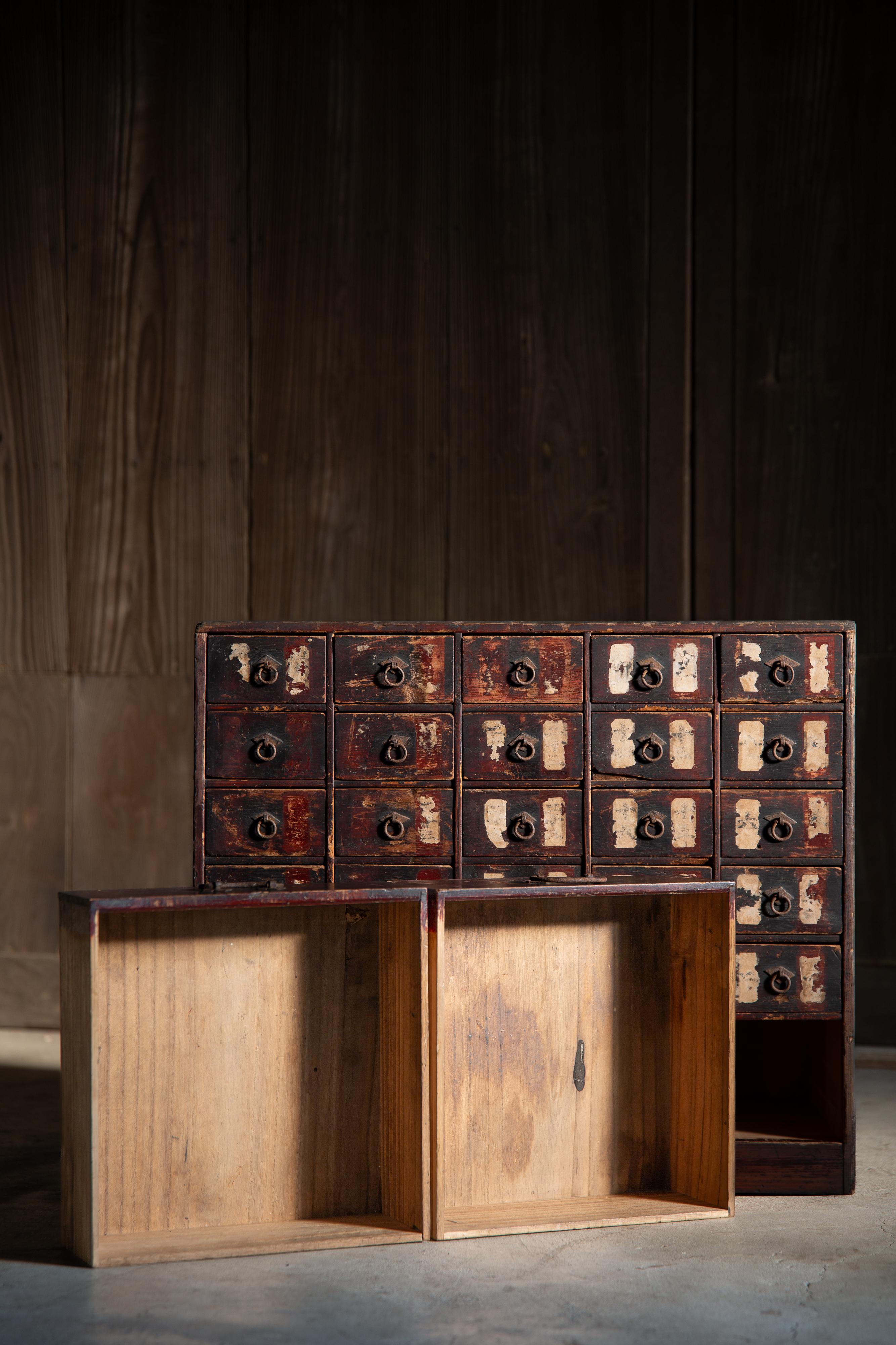 1780s-1850s Edo Japanese antique medicine chest of drawers, cabinet wabi sabi For Sale 9