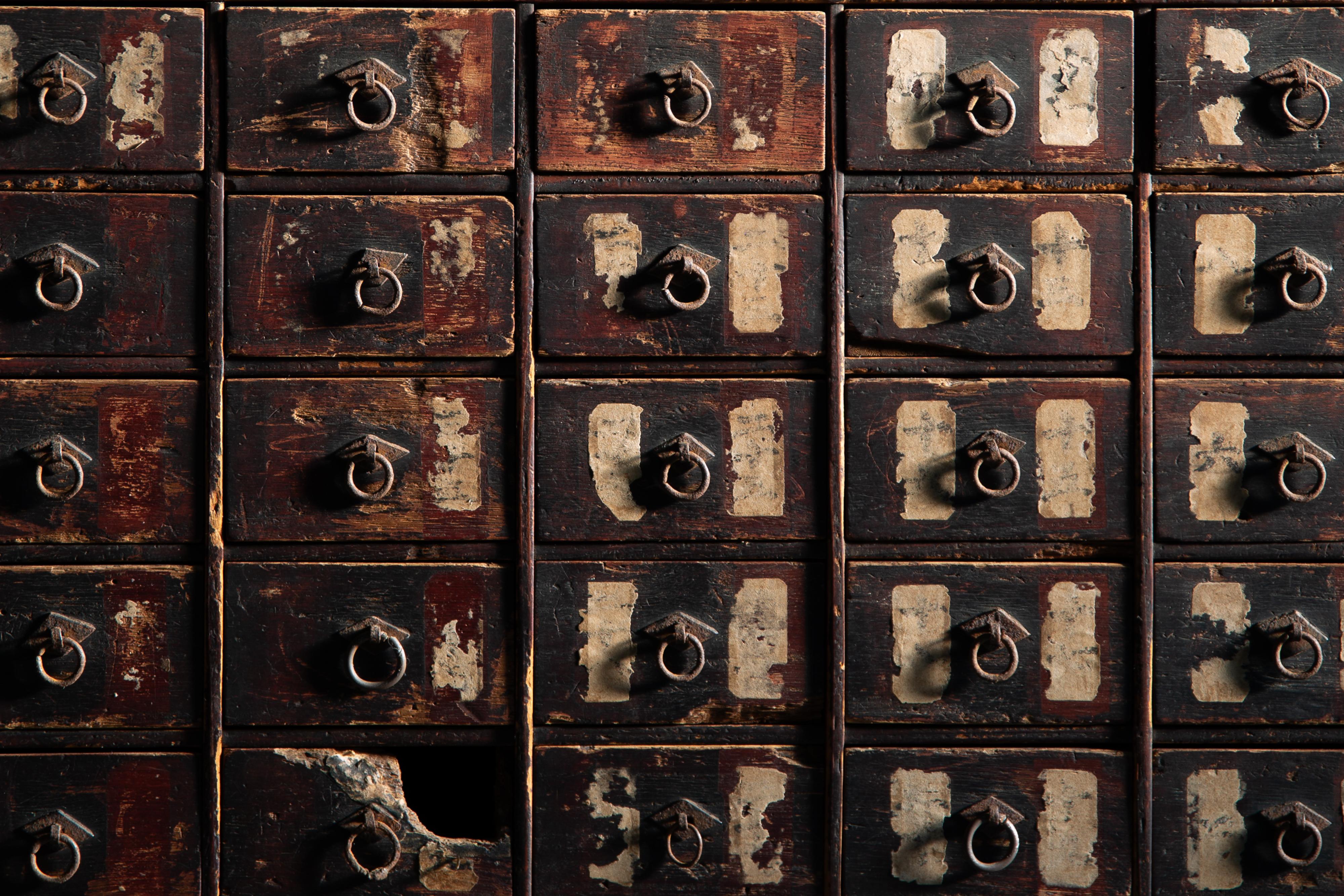 1780s-1850s Edo Japanese antique medicine chest of drawers, cabinet wabi sabi For Sale 10