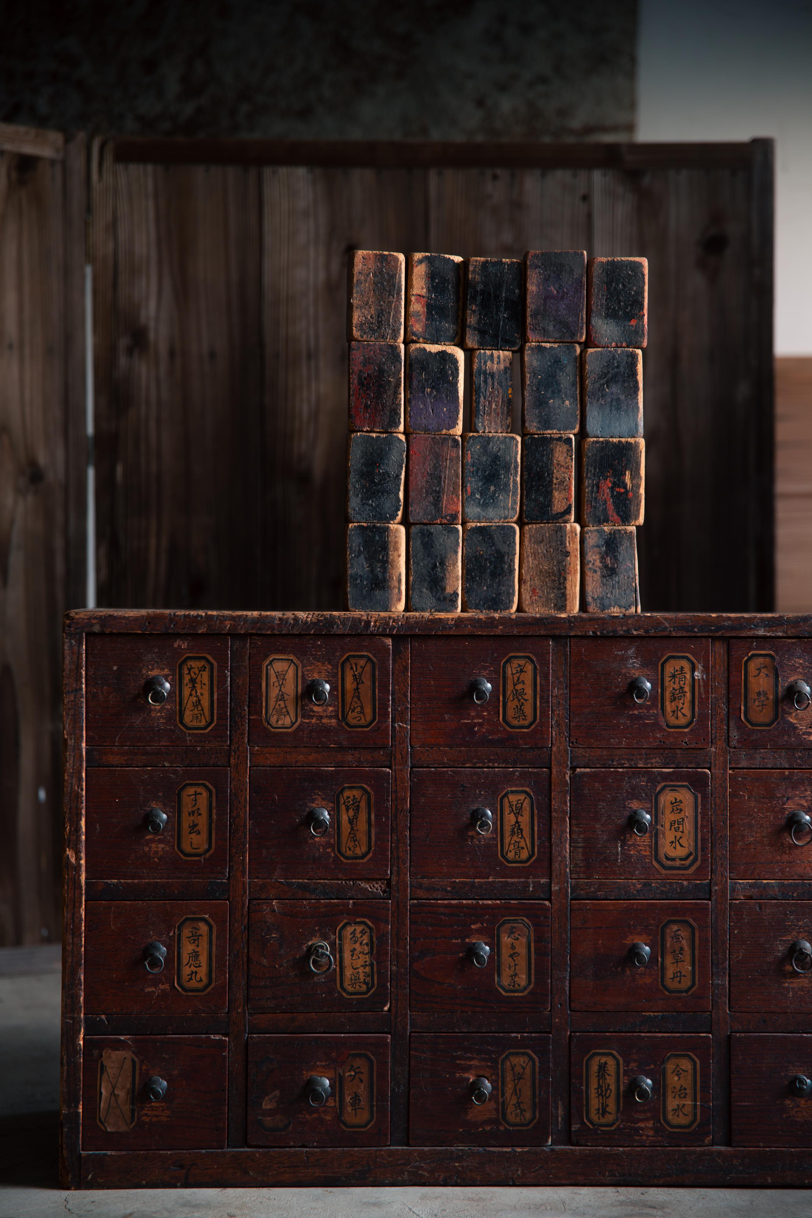 1780s-1850s Edo Japanese antique medicine chest of drawers, cabinet wabi sabi 8