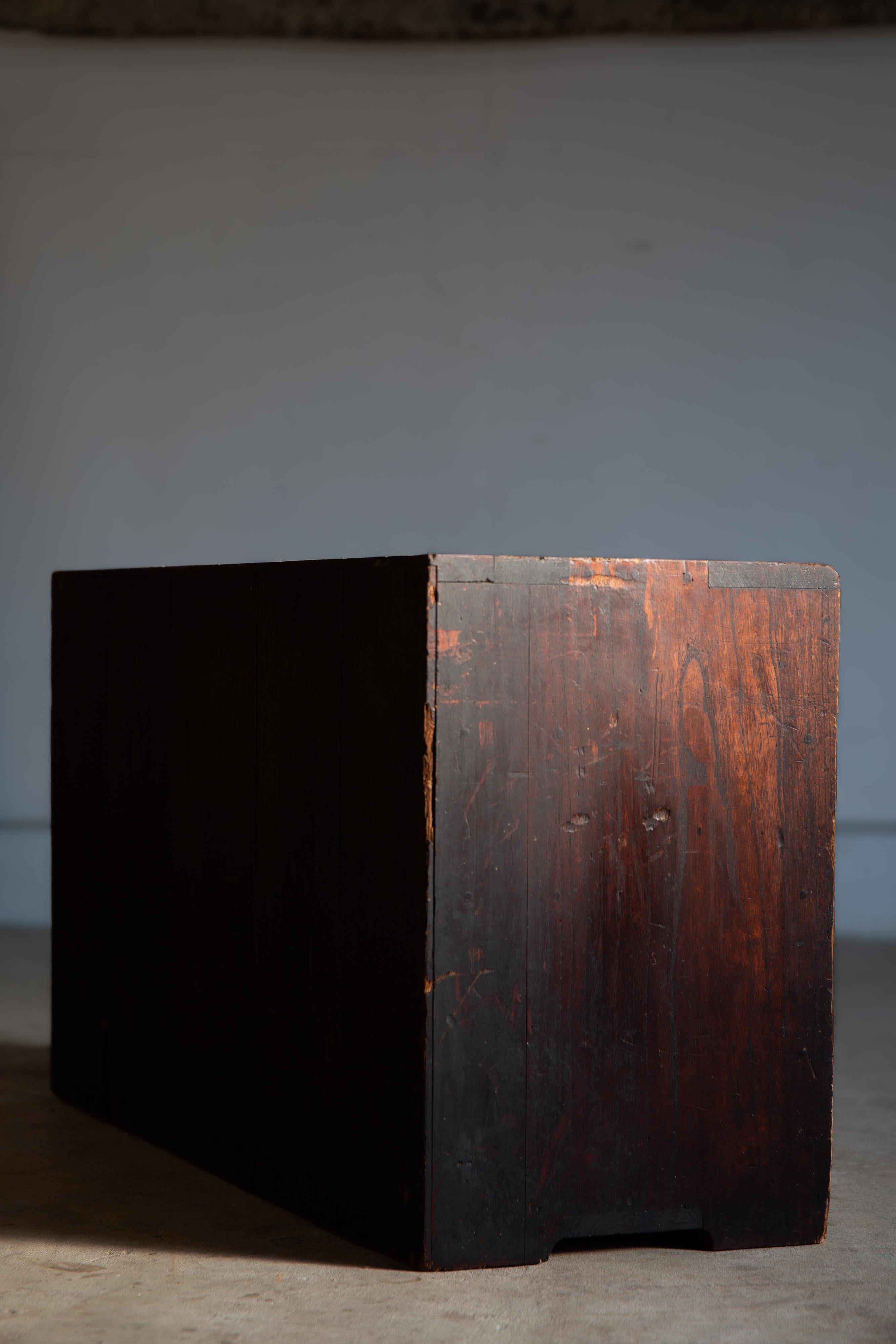 1780s-1850s Edo Japanese antique medicine chest of drawers, cabinet wabi sabi In Good Condition In 常陸大宮市, JP