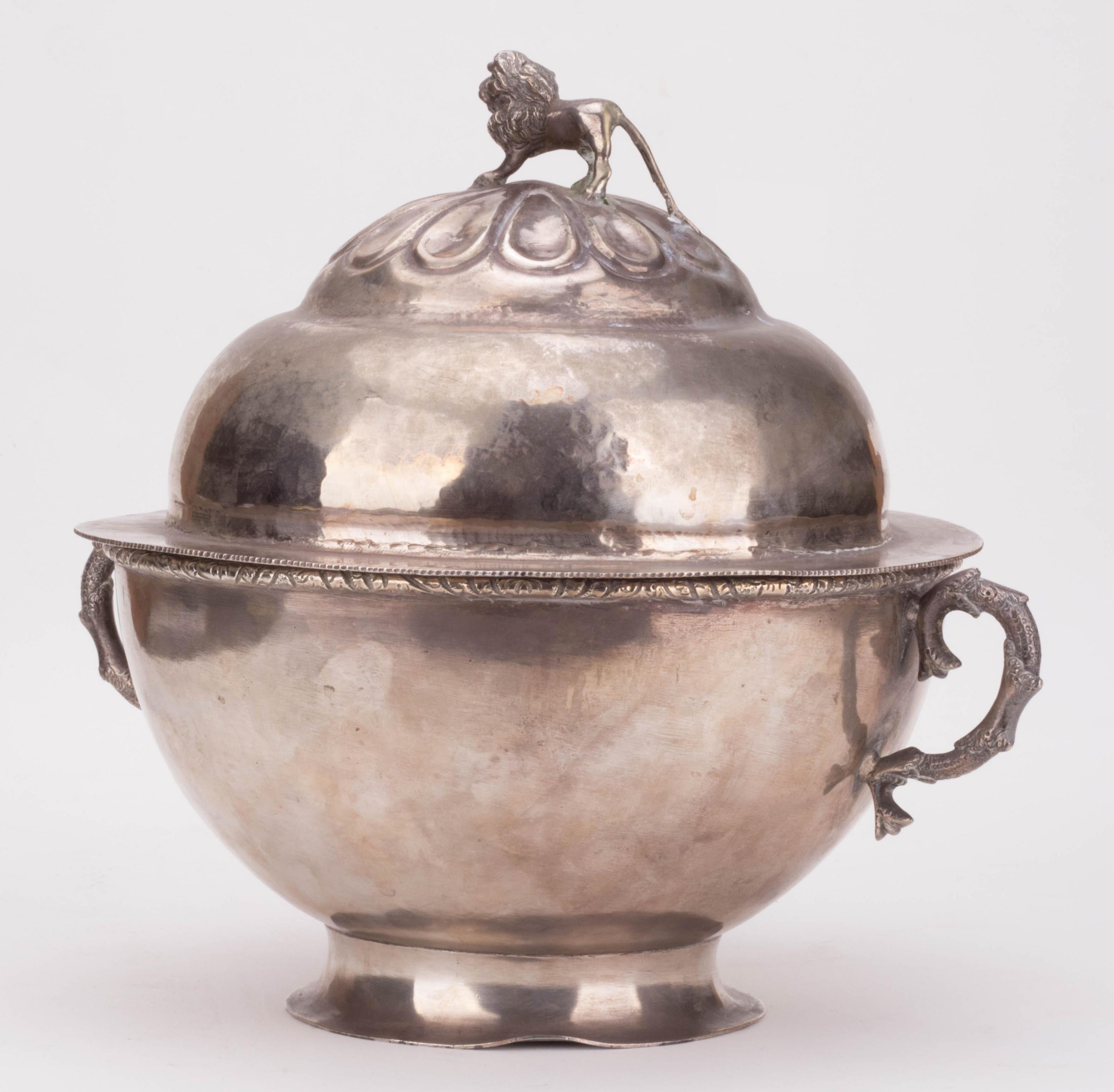 1780s colonial Peruvian globe shaped tureen with lion shaped knob on lid and side handles. 

Silver by weight: 1.410 g.