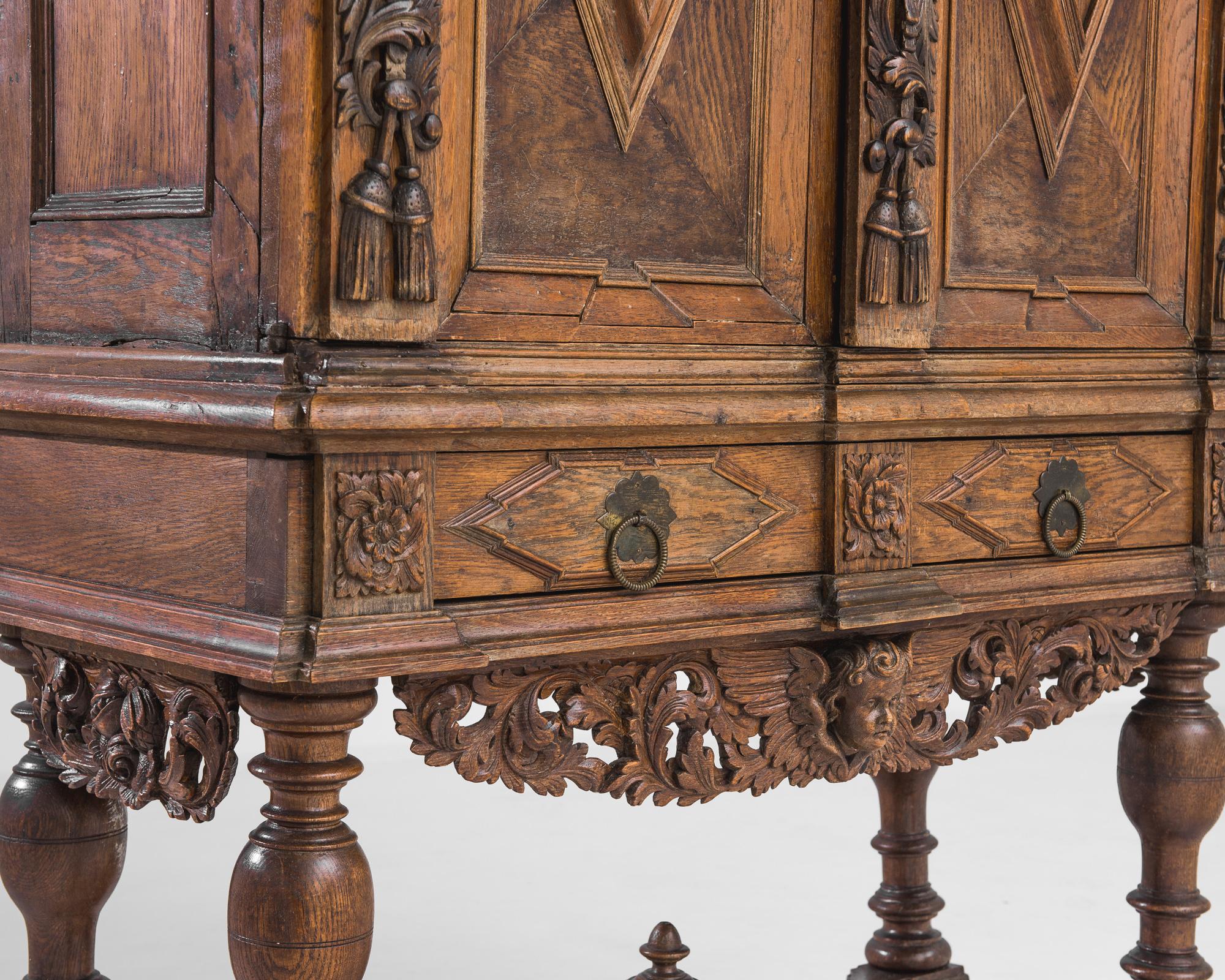 1780s Dutch Carved Wooden Cabinet 4