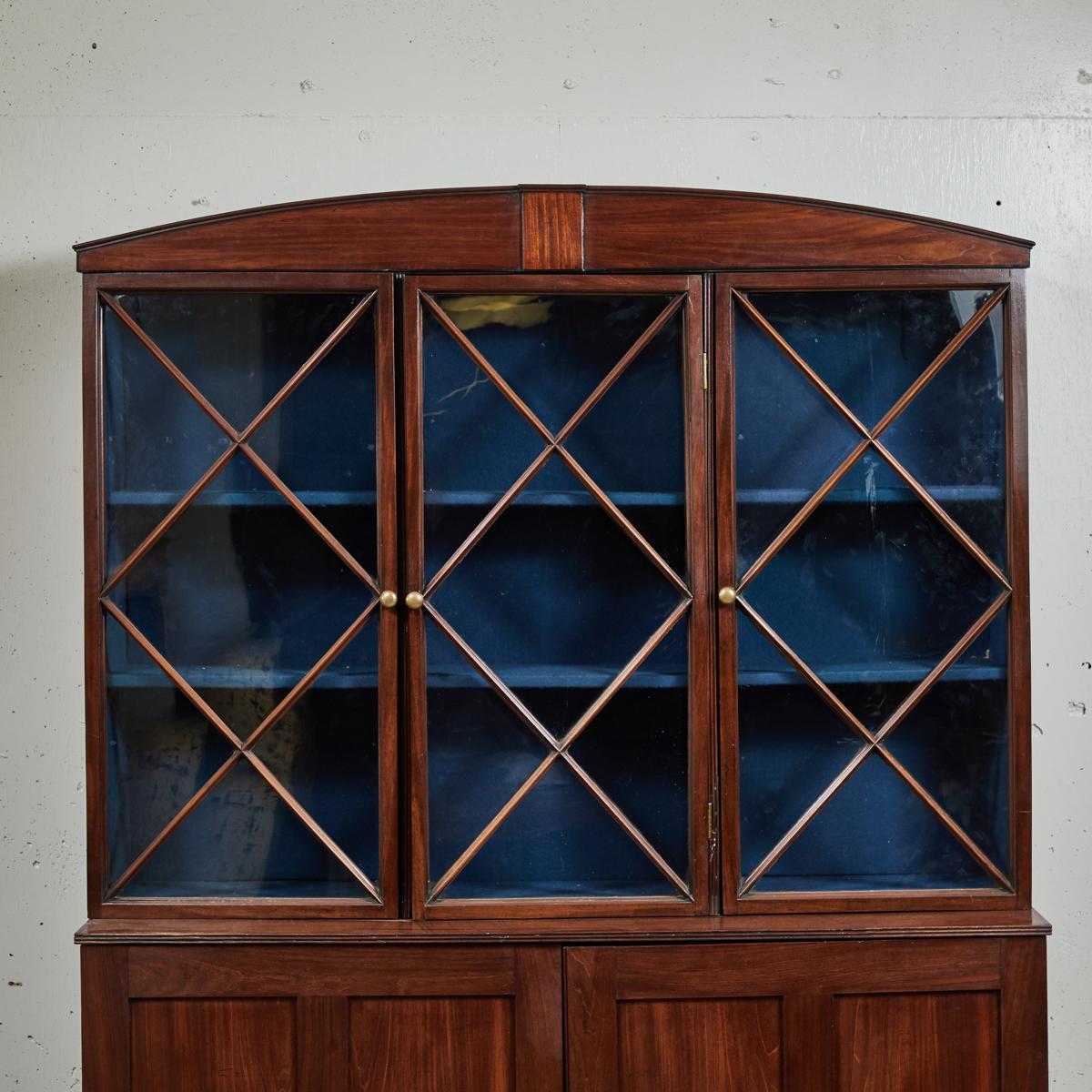 1780s English Hepplewhite Mahogany Bookcase In Good Condition In Los Angeles, CA