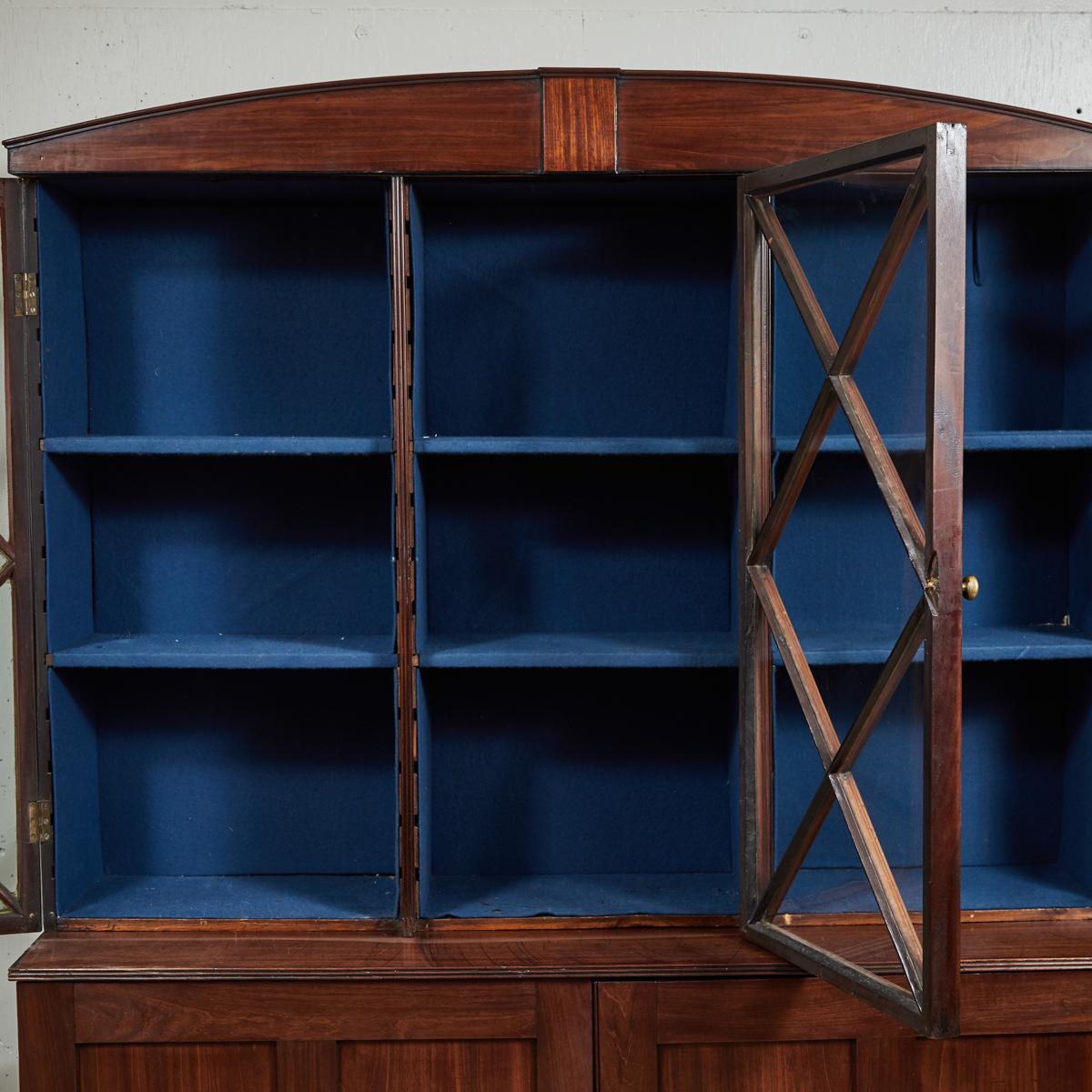1780s English Hepplewhite Mahogany Bookcase 1