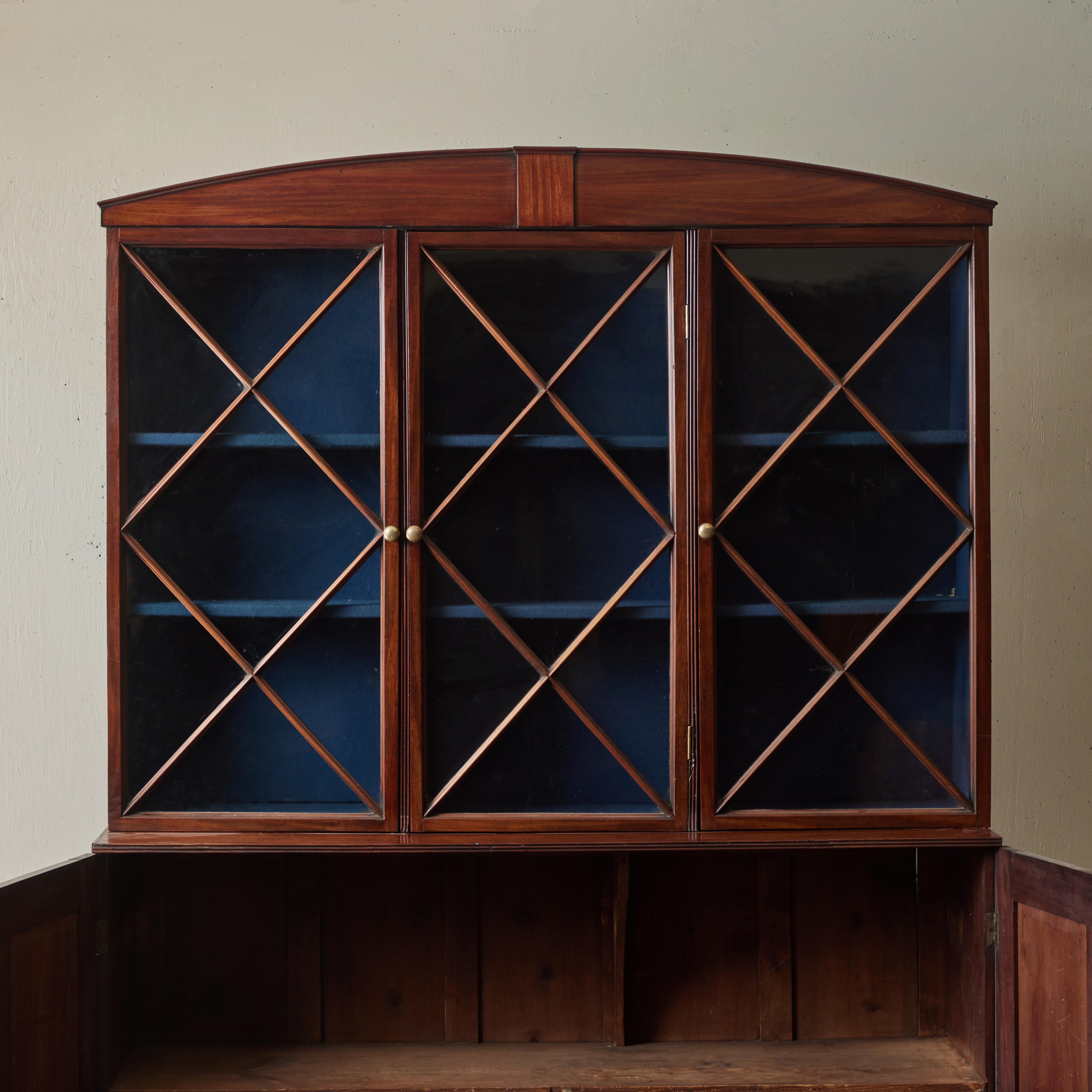 18th Century and Earlier 1780s English Hepplewhite Mahogany Bookcase