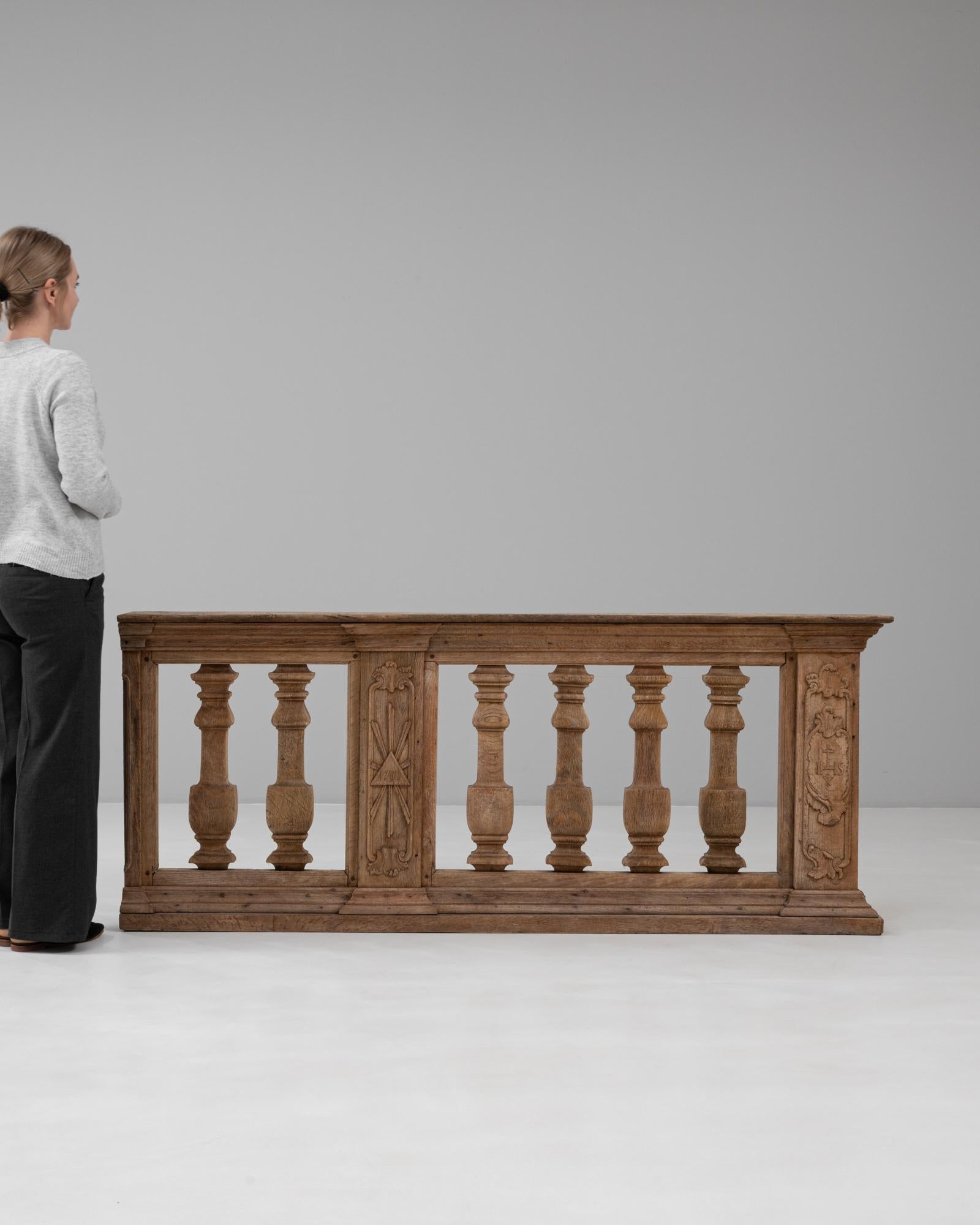 1780er Jahre Französisch Hand geschnitzt Oak Balustrade im Zustand „Gut“ im Angebot in High Point, NC