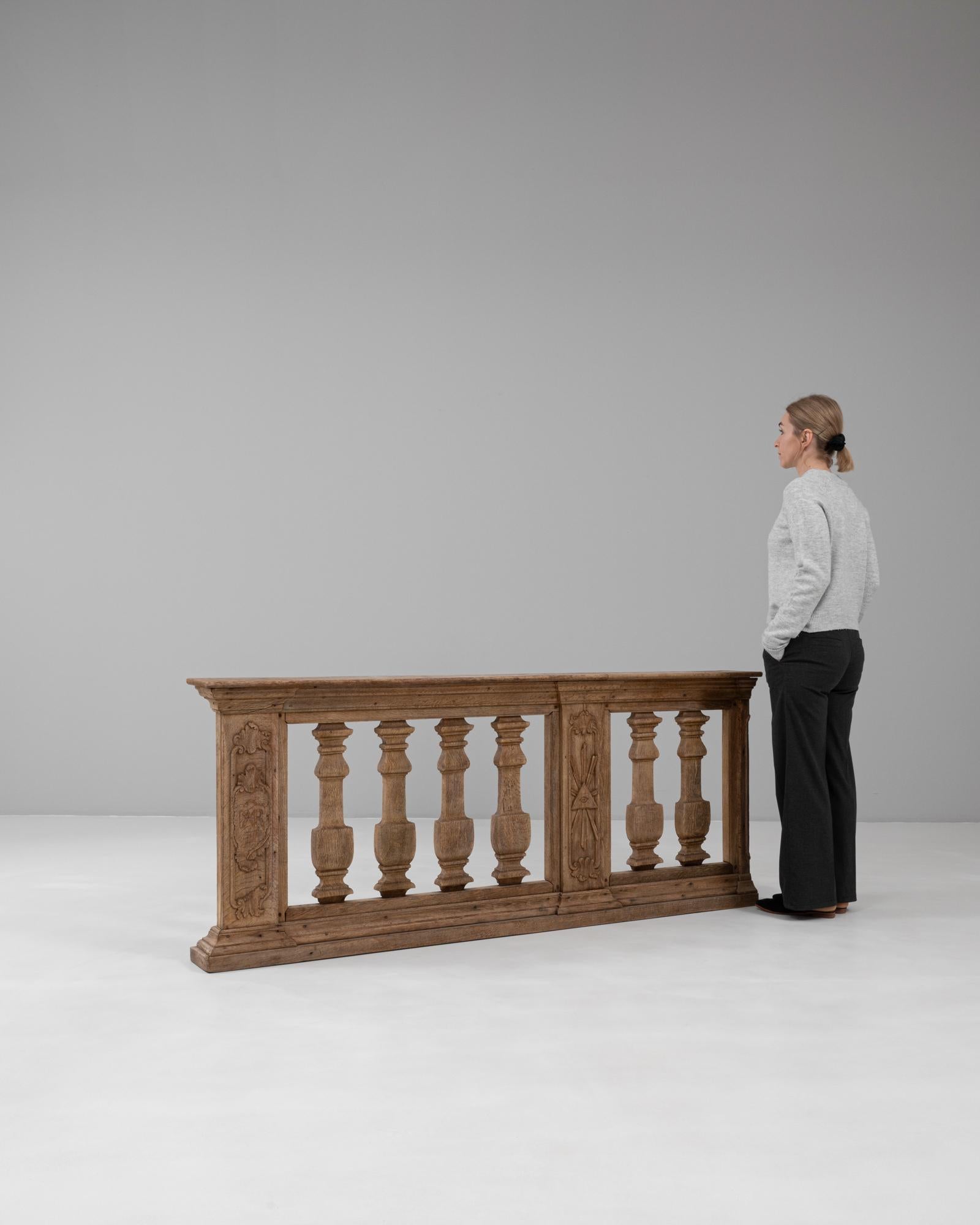 Balaustrada francesa de roble tallada a mano de la década de 1780 siglo XVIII en venta