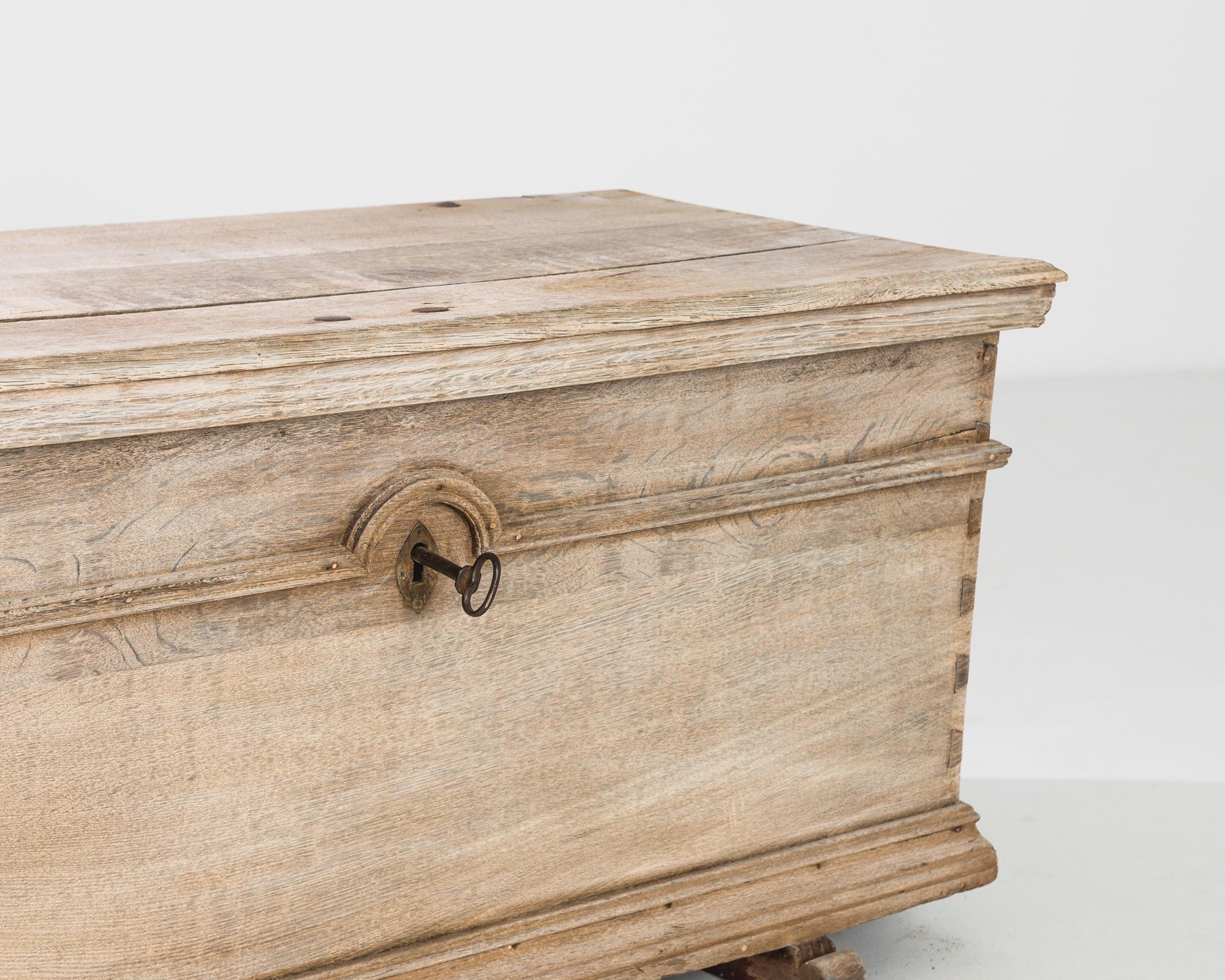 1780s French Oak Trunk In Good Condition In High Point, NC