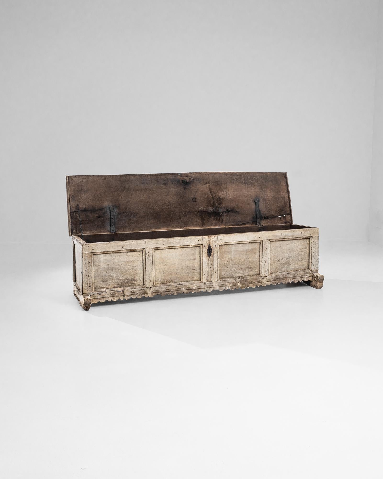 1780s German Bleached Oak Trunk In Good Condition In High Point, NC