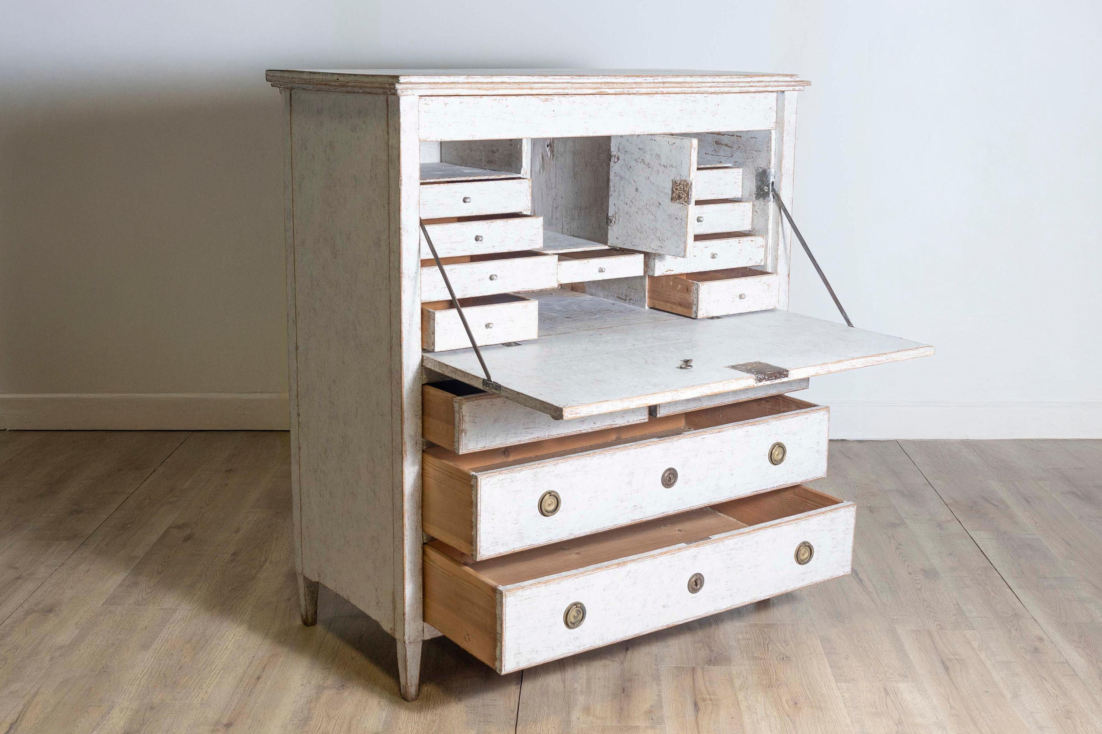 1780s Periodo Gustaviano Sueco Pintado Gris Secretario con Cajones Tallado