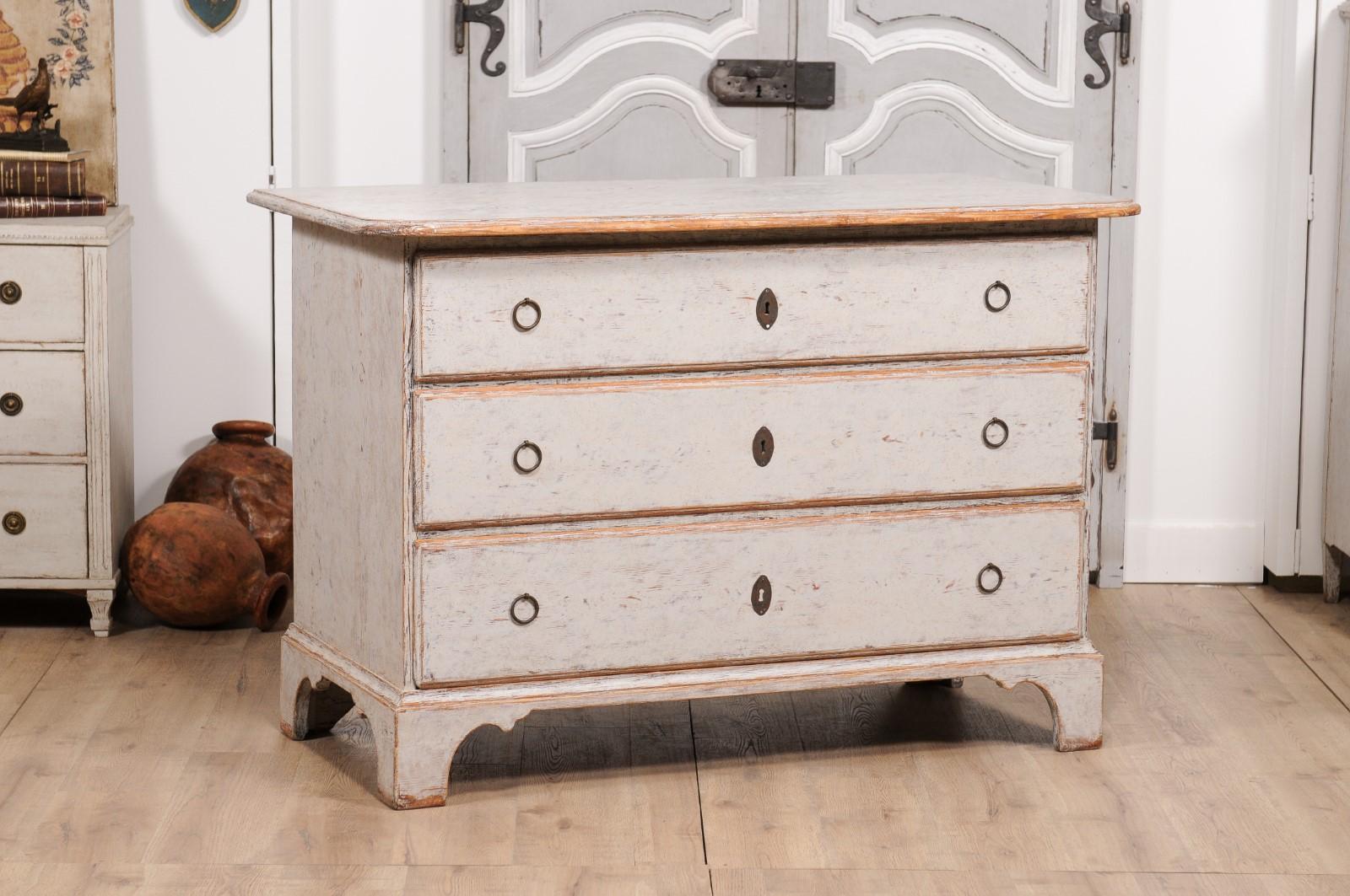 1780s Light Grey Painted Swedish Chest of Drawers with Carved Bracket Feet In Good Condition In Atlanta, GA